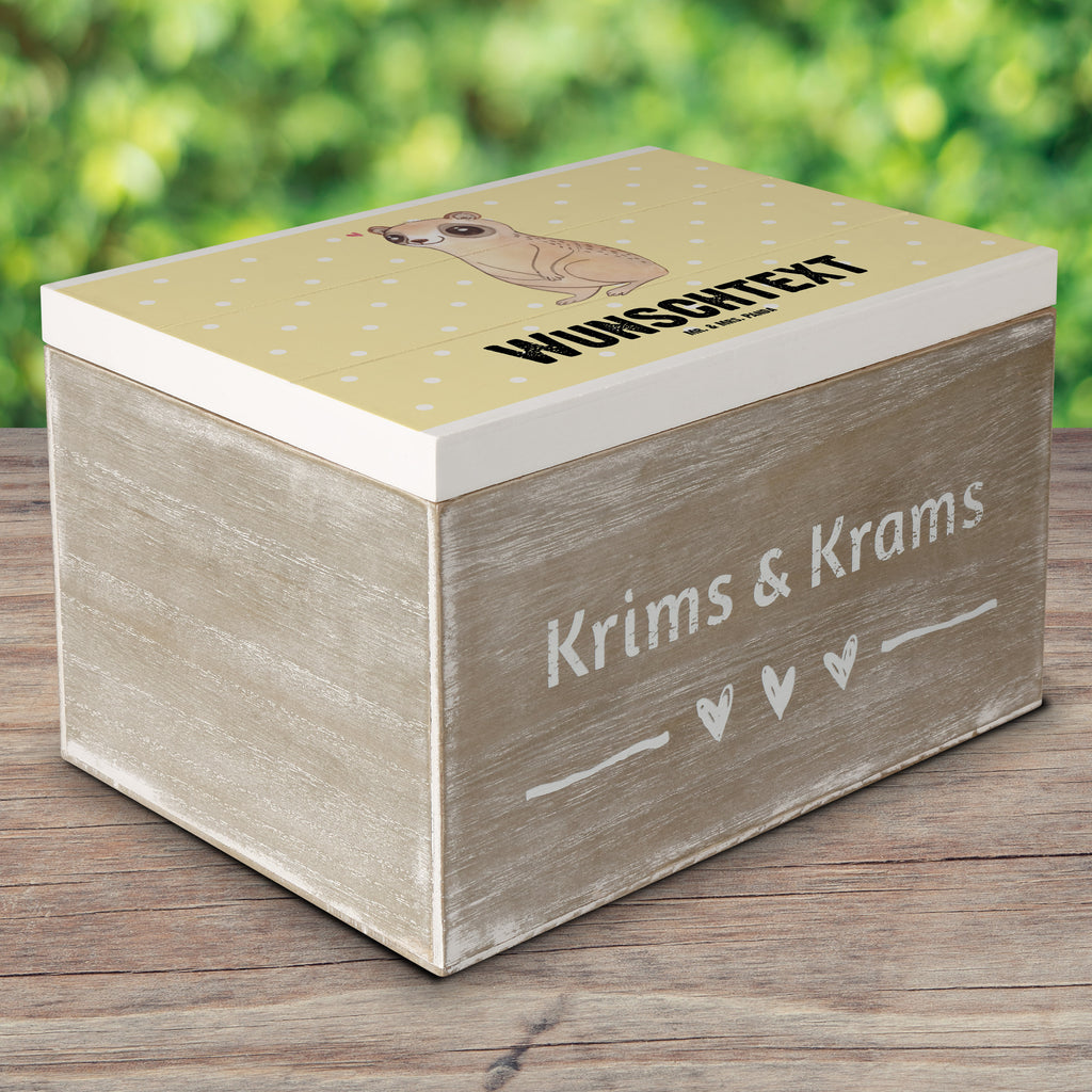 Personalisierte Holzkiste Plumplori Glücklich Holzkiste mit Namen, Kiste mit Namen, Schatzkiste mit Namen, Truhe mit Namen, Schatulle mit Namen, Erinnerungsbox mit Namen, Erinnerungskiste, mit Namen, Dekokiste mit Namen, Aufbewahrungsbox mit Namen, Holzkiste Personalisiert, Kiste Personalisiert, Schatzkiste Personalisiert, Truhe Personalisiert, Schatulle Personalisiert, Erinnerungsbox Personalisiert, Erinnerungskiste Personalisiert, Dekokiste Personalisiert, Aufbewahrungsbox Personalisiert, süße Tiermotive, gute Laune, lustige Sprüche, Tiere, Plumplori, Niedlich, Glück
