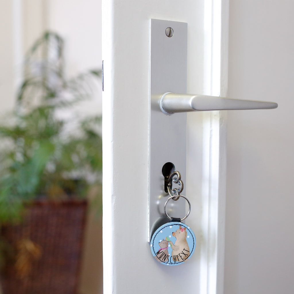 Personalisierter Schlüsselanhänger Bär mit Kind Personalisierter Schlüsselanhänger, Personalisierter Anhänger, Personalisierter Taschenanhänger, Personalisierter Glücksbringer, Personalisierter Schutzengel, Schlüsselanhänger mit Namen, Anhänger mit Namen, Glücksbringer mit Namen, Schlüsselanhänger Wunschtext, Schlüsselanhänger selbst gestalten, Familie, Vatertag, Muttertag, Bruder, Schwester, Mama, Papa, Oma, Opa, Geschenk, Mutti, Mutter