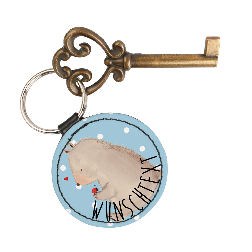 Personalisierter Schlüsselanhänger Bär mit Marienkäfer Personalisierter Schlüsselanhänger, Personalisierter Anhänger, Personalisierter Taschenanhänger, Personalisierter Glücksbringer, Personalisierter Schutzengel, Schlüsselanhänger mit Namen, Anhänger mit Namen, Glücksbringer mit Namen, Schlüsselanhänger Wunschtext, Schlüsselanhänger selbst gestalten, Bär, Teddy, Teddybär, Marienkäfer, Liebe, Freiheit, Motivation, Das Leben ist schön