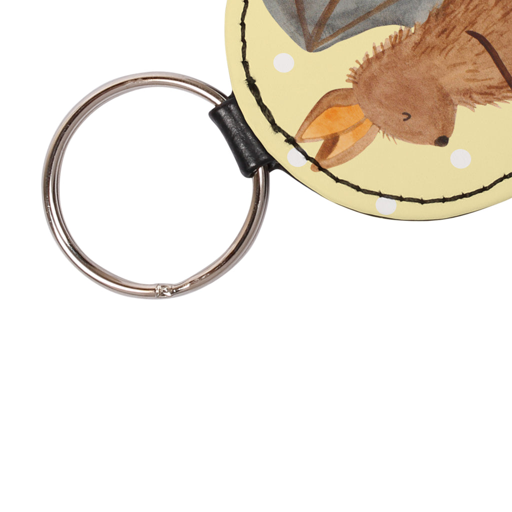 Personalisierter Schlüsselanhänger Fledermaus sitzend Personalisierter Schlüsselanhänger, Personalisierter Anhänger, Personalisierter Taschenanhänger, Personalisierter Glücksbringer, Personalisierter Schutzengel, Schlüsselanhänger mit Namen, Anhänger mit Namen, Glücksbringer mit Namen, Schlüsselanhänger Wunschtext, Schlüsselanhänger selbst gestalten, Tiermotive, Gute Laune, lustige Sprüche, Tiere, Fledermaus, Fledermäuse, Motivation, entspannen