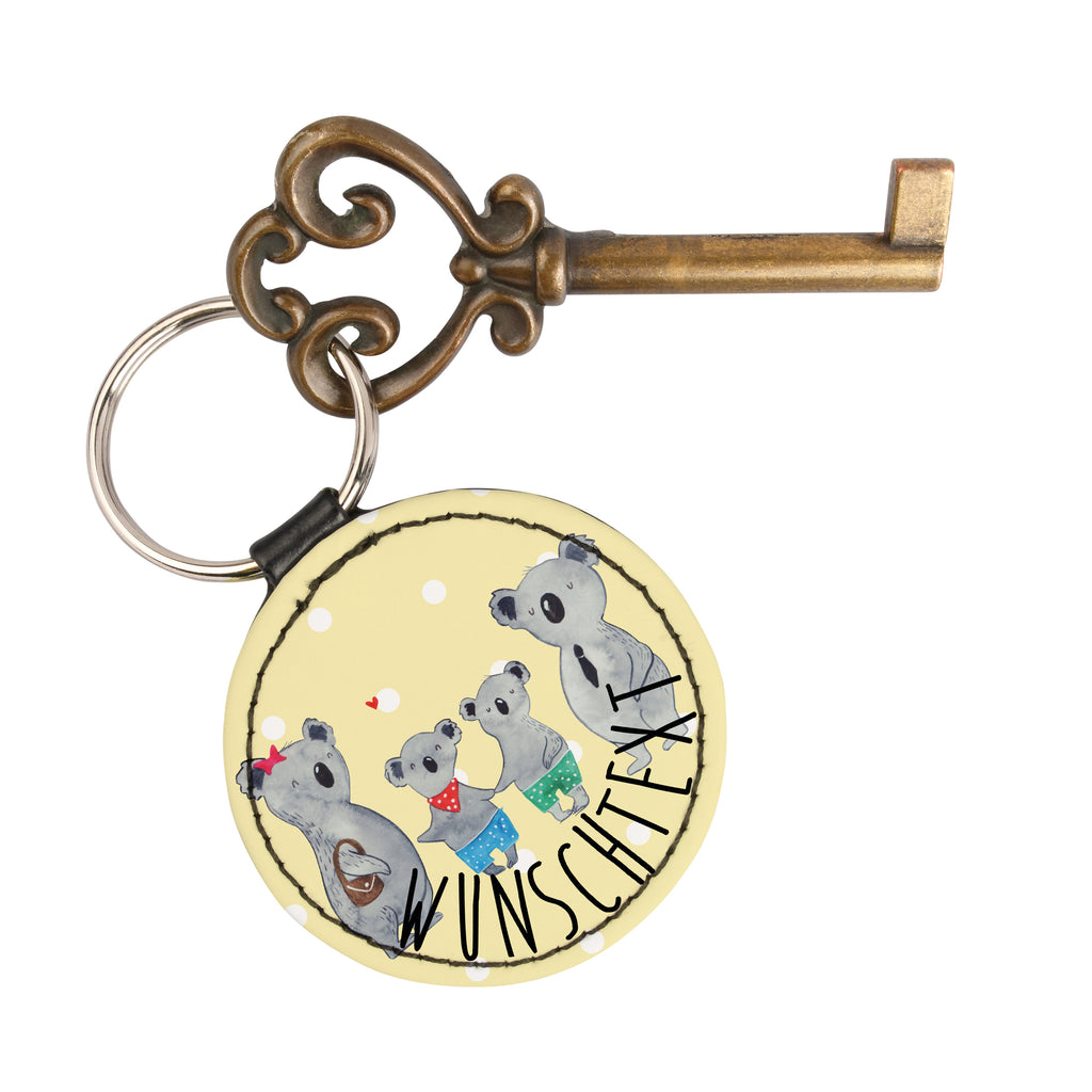 Personalisierter Schlüsselanhänger Koala Familie zwei Personalisierter Schlüsselanhänger, Personalisierter Anhänger, Personalisierter Taschenanhänger, Personalisierter Glücksbringer, Personalisierter Schutzengel, Schlüsselanhänger mit Namen, Anhänger mit Namen, Glücksbringer mit Namen, Schlüsselanhänger Wunschtext, Schlüsselanhänger selbst gestalten, Familie, Vatertag, Muttertag, Bruder, Schwester, Mama, Papa, Oma, Opa, Koala, Koalabär, beste Familie, Familienzeit, Familienleben, Koalafamilie, Lieblingsfamilie