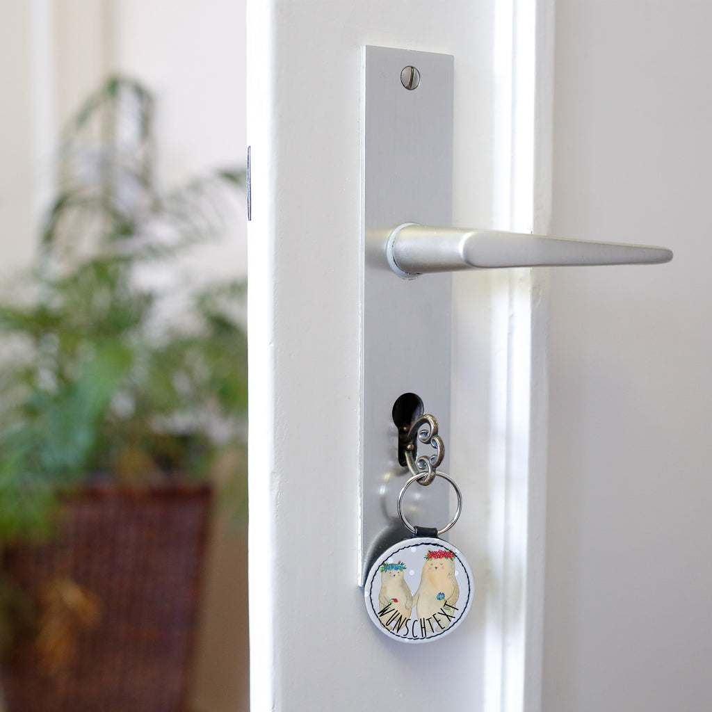Personalisierter Schlüsselanhänger Bären mit Blumenkranz Personalisierter Schlüsselanhänger, Personalisierter Anhänger, Personalisierter Taschenanhänger, Personalisierter Glücksbringer, Personalisierter Schutzengel, Schlüsselanhänger mit Namen, Anhänger mit Namen, Glücksbringer mit Namen, Schlüsselanhänger Wunschtext, Schlüsselanhänger selbst gestalten, Familie, Vatertag, Muttertag, Bruder, Schwester, Mama, Papa, Oma, Opa, Bär, Bären, Mutter, Mutti, Mami, Lieblingsmensch, Lieblingsmama, beste Mutter, weltbeste Mama, Geschenk Mama. Muttertag, Tochter, Kind, Kinder, Töchter, Family, Vorbild