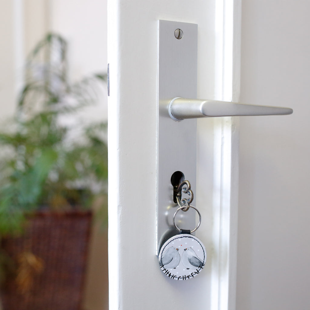 Personalisierter Schlüsselanhänger Turteltauben Liebe Personalisierter Schlüsselanhänger, Personalisierter Anhänger, Personalisierter Taschenanhänger, Personalisierter Glücksbringer, Personalisierter Schutzengel, Schlüsselanhänger mit Namen, Anhänger mit Namen, Glücksbringer mit Namen, Schlüsselanhänger Wunschtext, Schlüsselanhänger selbst gestalten, Liebe, Partner, Freund, Freundin, Ehemann, Ehefrau, Heiraten, Verlobung, Heiratsantrag, Liebesgeschenk, Jahrestag, Hocheitstag, Turteltauben, Turteltäubchen, Tauben, Verliebt, Verlobt, Verheiratet, Geschenk Freundin, Geschenk Freund, Liebesbeweis, Hochzeitstag, Geschenk Hochzeit