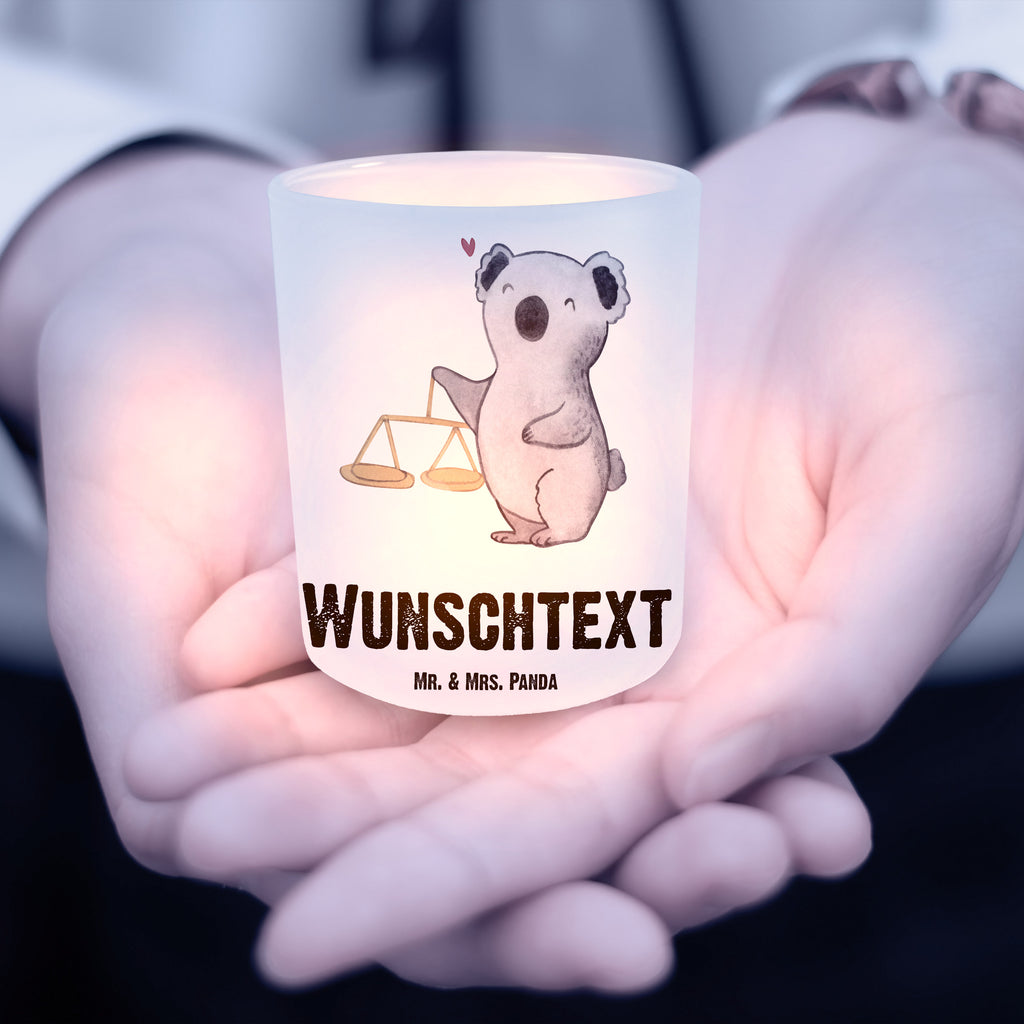 Personalisiertes Windlicht Waage Astrologie Personalisiertes Windlicht, Personalisiertes Windlicht Glas, Personalisiertes Teelichtglas, Personalisierter Teelichthalter, Personalisiertes Kerzenglas, Personalisierte Kerze, Personalisiertes Teelicht, Windlicht mit Namen, Windlicht Glas mit Namen, Teelichtglas mit Namen, Teelichthalter mit Namen, Teelichter mit Namen, Kerzenglas mit Namen, Kerze mit Namen, Teelicht mit Namen, Namenspersonalisierung, Name, selbst gestalten, Wunschtext, Bedrucken, Tierkreiszeichen, Sternzeichen, Horoskop, Astrologie, Aszendent, Waage, Geschenk zum Geburtstag, Geburtstagsgeschenk, Geschenk
