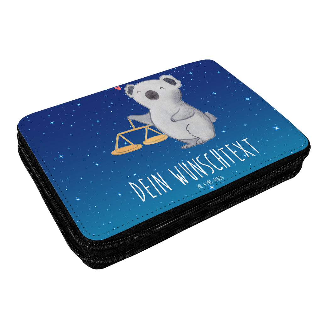 Personalisierte Federmappe Waage Astrologie Personalisierte Federmappe, Personalisierte Stiftetasche, PersonalisierteS Stifte Etui, Schule, Einschulung, Geschenk, Kind, Schüler, Schülerin, Personalisierte Stifterolle, PersonalisierteS Federmäppchen, Motiv, Grundschule, Federmäppchen bedruckt, Büro Stifte Etui, Bestückte Federmappe, Kinder Federmappe, Federmappe Einschulung, Federmappe mit Namen, Stiftemappe mit Namen, Stifterolle mit Namen, Federmäppchen mit Namen, Tierkreiszeichen, Sternzeichen, Horoskop, Astrologie, Aszendent, Waage, Geschenk zum Geburtstag, Geburtstagsgeschenk