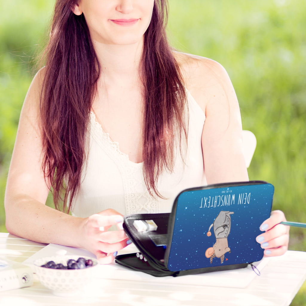 Personalisierte Federmappe Stier Astrologie Personalisierte Federmappe, Personalisierte Stiftetasche, PersonalisierteS Stifte Etui, Schule, Einschulung, Geschenk, Kind, Schüler, Schülerin, Personalisierte Stifterolle, PersonalisierteS Federmäppchen, Motiv, Grundschule, Federmäppchen bedruckt, Büro Stifte Etui, Bestückte Federmappe, Kinder Federmappe, Federmappe Einschulung, Federmappe mit Namen, Stiftemappe mit Namen, Stifterolle mit Namen, Federmäppchen mit Namen, Tierkreiszeichen, Sternzeichen, Horoskop, Astrologie, Aszendent, Stier, Geburtstagsgeschenk, Geschenkidee zum Geburtstag