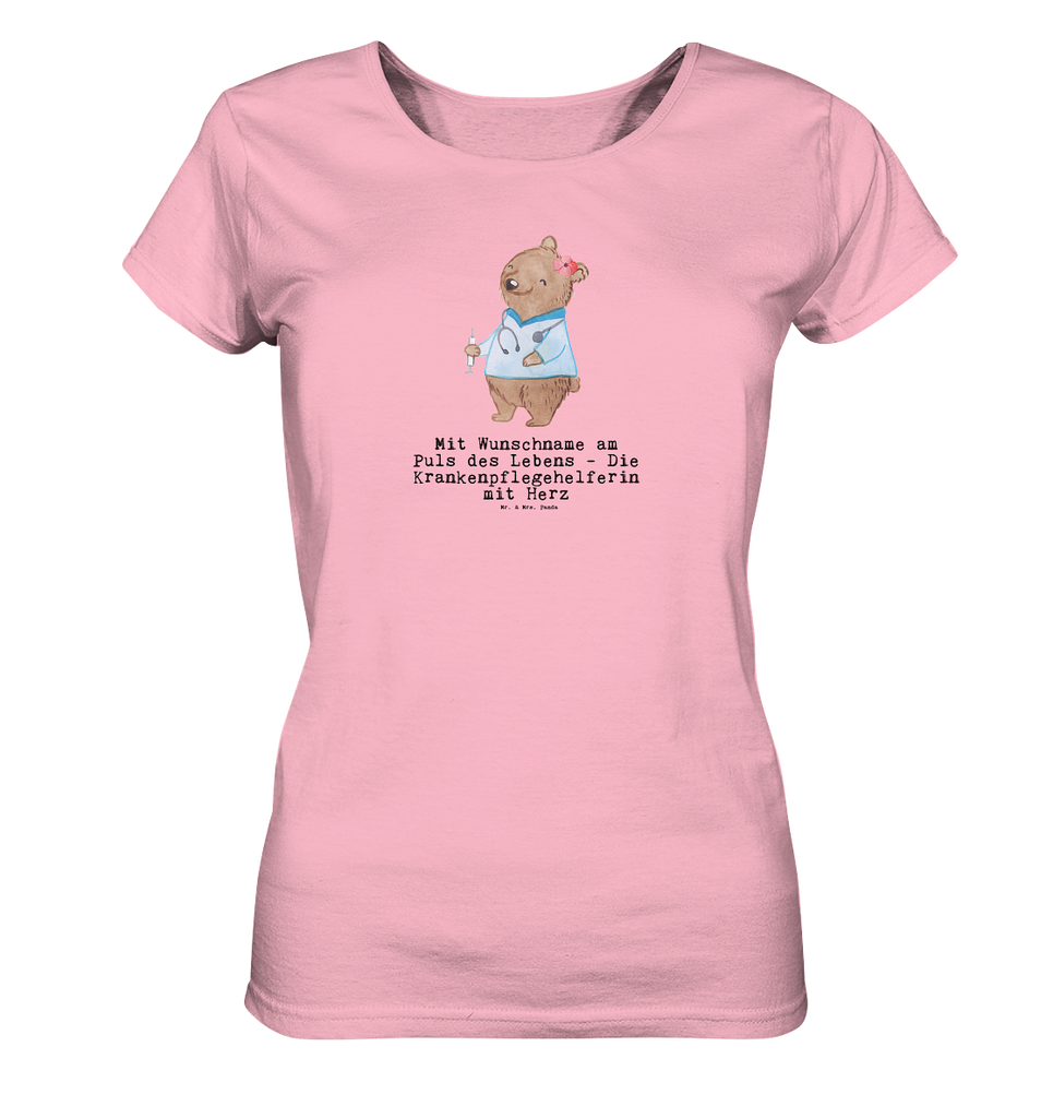 Personalisiertes Shirt Damen Krankenpflegehelferin mit Herz T-Shirt, Shirt, Tshirt, Lustiges T-Shirt, T-Shirt mit Spruch, Party, Junggesellenabschied, Jubiläum, Geburstag, Herrn, Damen, Männer, Frauen, Schlafshirt, Nachthemd, Sprüche, Beruf, Ausbildung, Abschied, Rente, Kollege, Kollegin, Geschenk, Schenken, Arbeitskollege, Mitarbeiter, Firma, Danke, Dankeschön, Krankenpflegehelferin, Pflegehelferin, Pflegekraft
