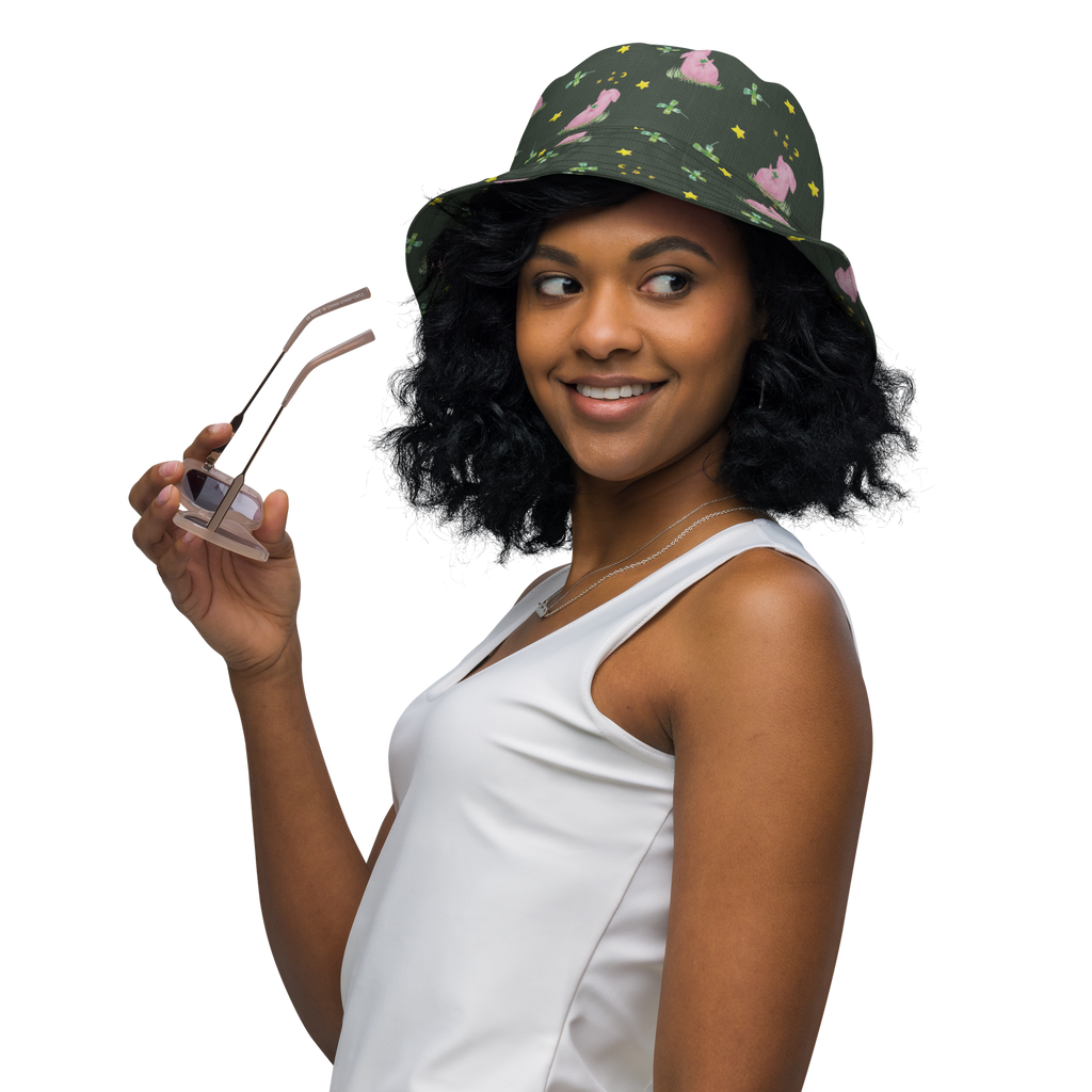 Sonnenhut Glücksschwein Sonnenhut, Sommerhut, Fischerhut, Anglerhut, Wendehut, Wendecap, Wendemütze, Sonnenmütze, zweifarbiger Hut, Strandhut, Freizeithut, Outdoorhut, Tiermotive, Gute Laune, lustige Sprüche, Tiere, Glücksschwein. Glück, Schwein, Schweinchen, Sterne, Sernchen, Ziele, Träume, Motivation, Glücksbringer