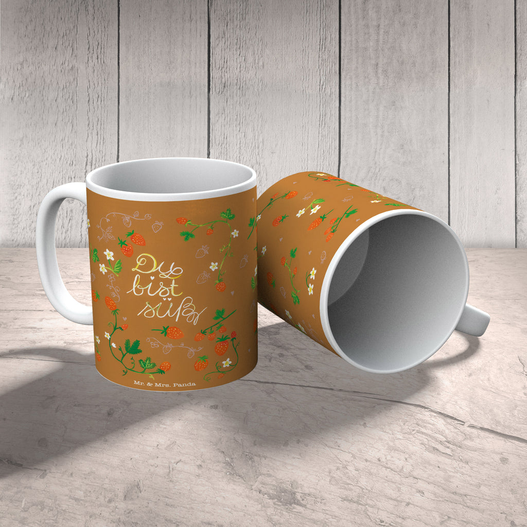Tasse Erdbeeren Du bist süß Erdbeere, süß, Du bist süß, Liebe Spruch, Liebe Zitat, Kompliment, Geschenk Freundin, Jahrestag, Geschenk Partner, Deko Becher, Kaffeetasse, Kaffeebecher, Tee, Frühstück, Büro  Blumen Deko, Frühlings Deko, Sommer Deko, Dekoration, positive Botschaft, Naturliebhaber, Outdoor, Natur, Abenteuer