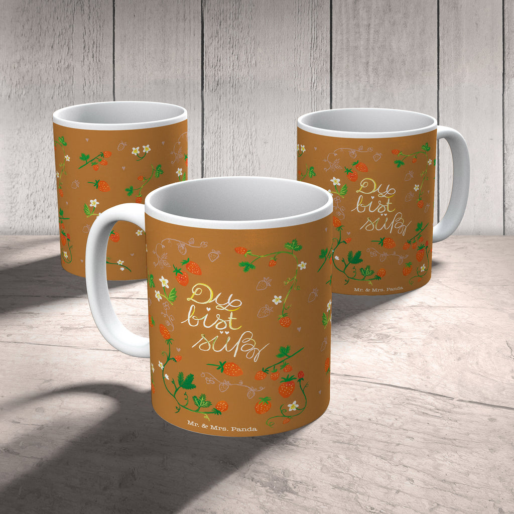 Tasse Erdbeeren Du bist süß Erdbeere, süß, Du bist süß, Liebe Spruch, Liebe Zitat, Kompliment, Geschenk Freundin, Jahrestag, Geschenk Partner, Deko Becher, Kaffeetasse, Kaffeebecher, Tee, Frühstück, Büro  Blumen Deko, Frühlings Deko, Sommer Deko, Dekoration, positive Botschaft, Naturliebhaber, Outdoor, Natur, Abenteuer