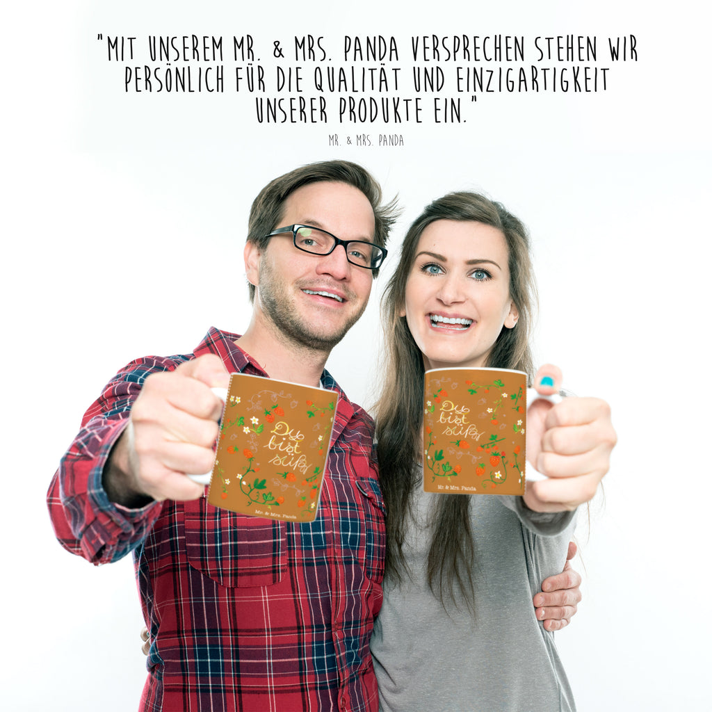 Tasse Erdbeeren Du bist süß Erdbeere, süß, Du bist süß, Liebe Spruch, Liebe Zitat, Kompliment, Geschenk Freundin, Jahrestag, Geschenk Partner, Deko Becher, Kaffeetasse, Kaffeebecher, Tee, Frühstück, Büro  Blumen Deko, Frühlings Deko, Sommer Deko, Dekoration, positive Botschaft, Naturliebhaber, Outdoor, Natur, Abenteuer