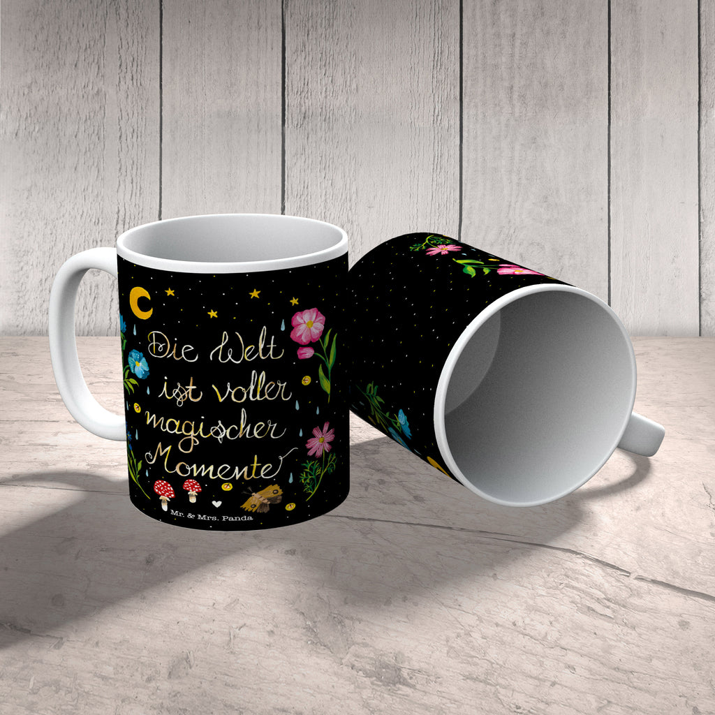 Tasse Magische Welt Magische Momente, Spruch schön, Spruch positiv, Motivation, schwarz, magisch, Blumen, Nacht, Weisheit Becher, Kaffeetasse, Kaffeebecher, Tee, Frühstück, Büro  Blumen Deko, Frühlings Deko, Sommer Deko, Dekoration, positive Botschaft, Naturliebhaber, Outdoor, Natur, Abenteuer