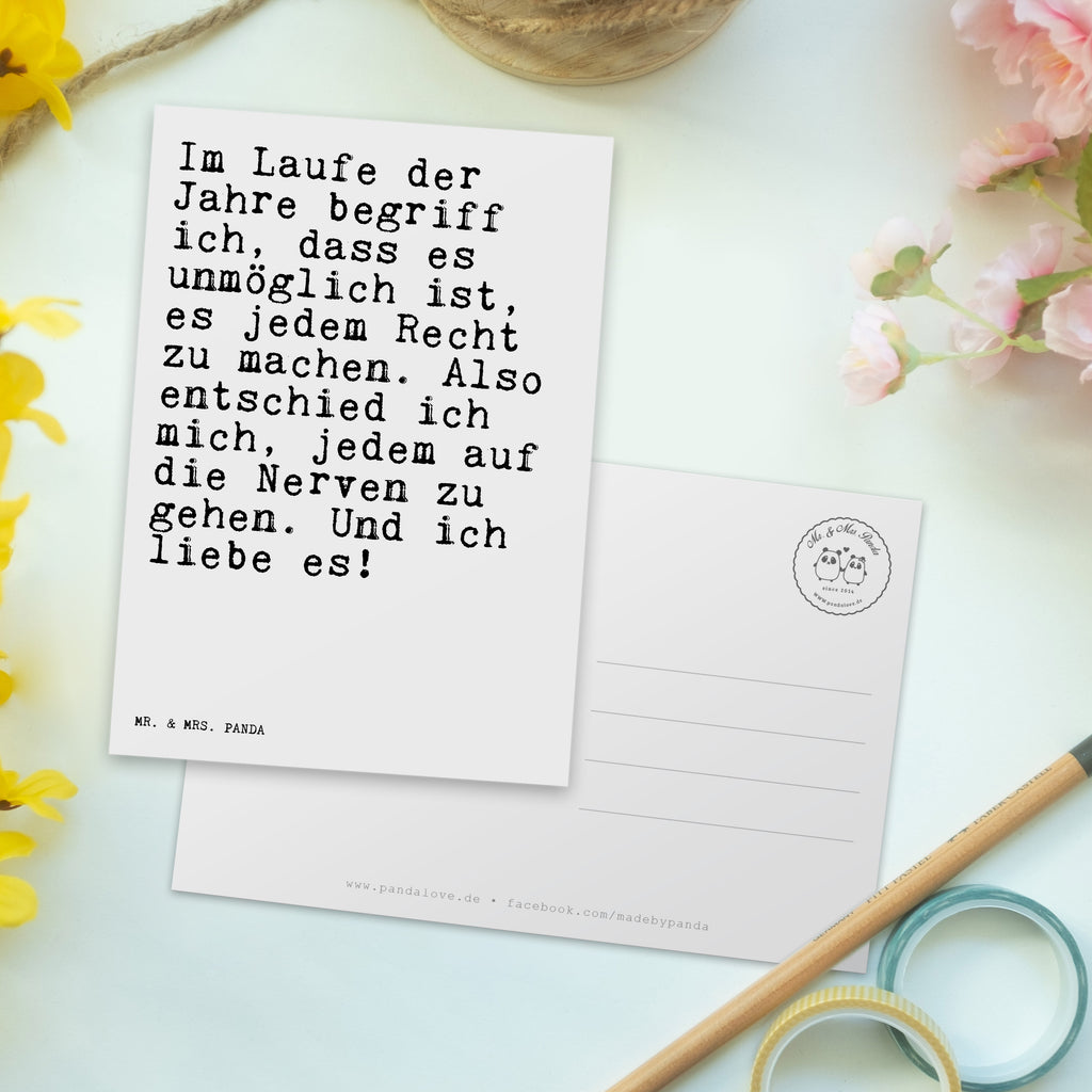 Postkarte Sprüche und Zitate Im Laufe der Jahre begriff ich, dass es unmöglich ist, es jedem Recht zu machen. Also entschied ich mich, jedem auf die Nerven zu gehen. Und ich liebe es! Geschenkkarte, Grußkarte, Karte, Einladung, Ansichtskarte, Geburtstagskarte, Einladungskarte, Spruch, Sprüche, lustig, Weisheiten, Zitate, Spruch Sprüche Weisheiten Zitate Lustig Weisheit Worte