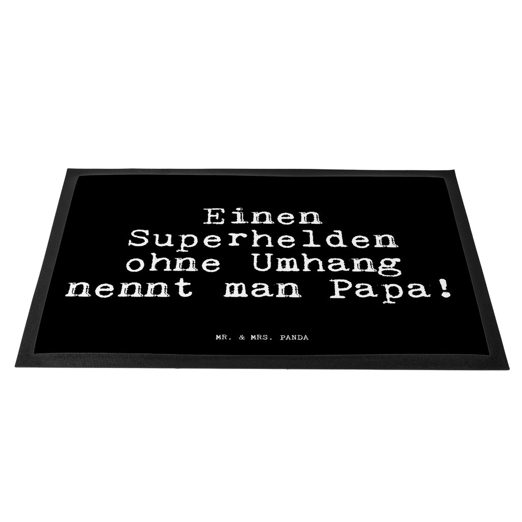 Fußmatte Fun Talk Einen Superhelden ohne Umhang nennt man Papa! Türvorleger, Schmutzmatte, Fußabtreter, Matte, Schmutzfänger, Fußabstreifer, Schmutzfangmatte, Türmatte, Motivfußmatte, Haustürmatte, Vorleger, Spruch, Sprüche, lustig, Weisheiten, Zitate, Glizer Spruch Sprüche Weisheiten Zitate Lustig Weisheit Worte