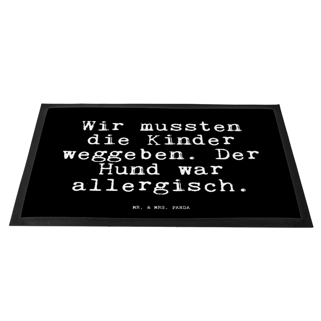 Fußmatte Fun Talk Wir mussten die Kinder weggeben. Der Hund war allergisch. Türvorleger, Schmutzmatte, Fußabtreter, Matte, Schmutzfänger, Fußabstreifer, Schmutzfangmatte, Türmatte, Motivfußmatte, Haustürmatte, Vorleger, Spruch, Sprüche, lustig, Weisheiten, Zitate, Glizer Spruch Sprüche Weisheiten Zitate Lustig Weisheit Worte