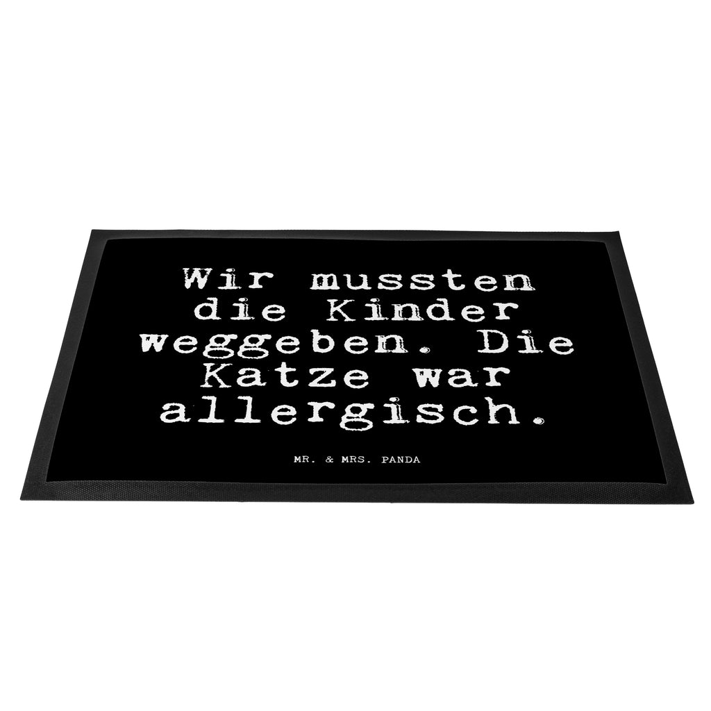 Fußmatte Fun Talk Wir mussten die Kinder weggeben. Die Katze war allergisch. Türvorleger, Schmutzmatte, Fußabtreter, Matte, Schmutzfänger, Fußabstreifer, Schmutzfangmatte, Türmatte, Motivfußmatte, Haustürmatte, Vorleger, Spruch, Sprüche, lustig, Weisheiten, Zitate, Glizer Spruch Sprüche Weisheiten Zitate Lustig Weisheit Worte