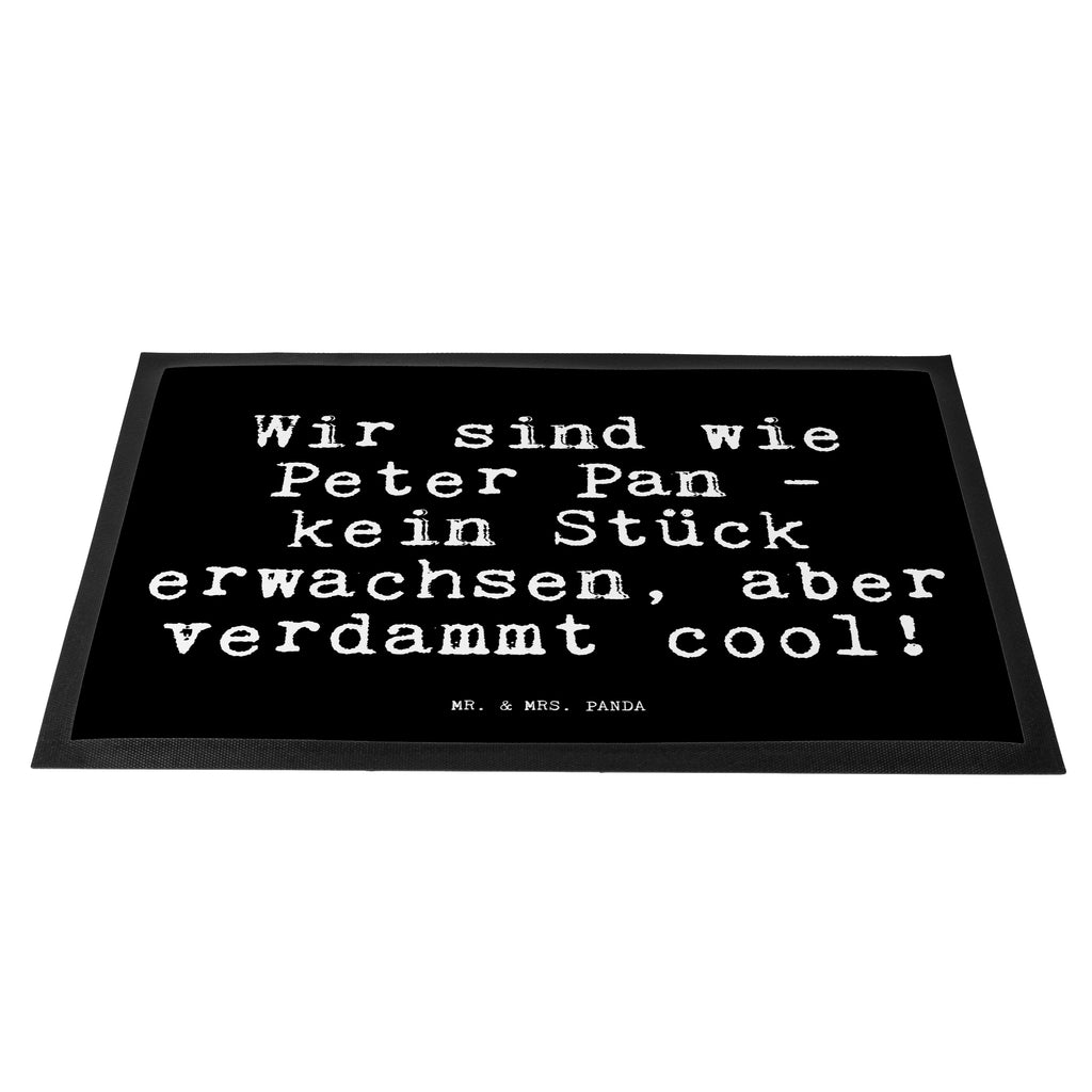 Fußmatte Fun Talk Wir sind wie Peter Pan - kein Stück erwachsen, aber verdammt cool! Türvorleger, Schmutzmatte, Fußabtreter, Matte, Schmutzfänger, Fußabstreifer, Schmutzfangmatte, Türmatte, Motivfußmatte, Haustürmatte, Vorleger, Spruch, Sprüche, lustig, Weisheiten, Zitate, Glizer Spruch Sprüche Weisheiten Zitate Lustig Weisheit Worte