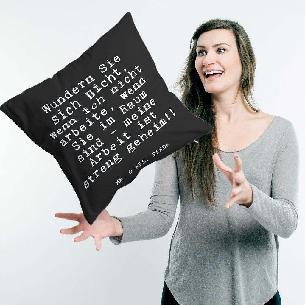 40x40 Kissen Fun Talk Wundern Sie sich nicht, wenn ich nicht arbeite, wenn Sie im Raum sind - meine Arbeit ist streng geheim!! Kissenhülle, Kopfkissen, Sofakissen, Dekokissen, Motivkissen, Spruch, Sprüche, lustig, Weisheiten, Zitate, Glizer Spruch Sprüche Weisheiten Zitate Lustig Weisheit Worte