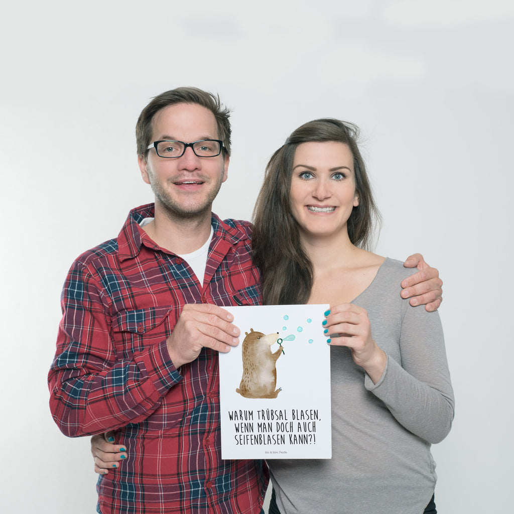 Poster Bär Seifenblasen Poster, Wandposter, Bild, Wanddeko, Küchenposter, Kinderposter, Wanddeko Bild, Raumdekoration, Wanddekoration, Handgemaltes Poster, Mr. & Mrs. Panda Poster, Designposter, Kunstdruck, Posterdruck, Bär, Teddy, Teddybär, Seifenblasen Bär Lustig Sein Glücklich Traurig Happy