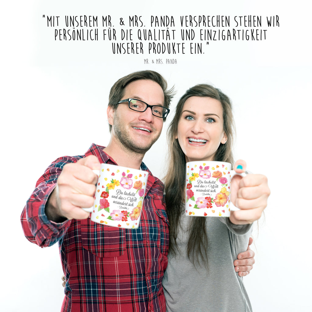 Tasse Du Lächelst Lächele, Welt verändert sich, Zitat Buddha, Lachen Spruch, glücklich sein, Zitat schön, Geschenk Freundin, Spruch positiv Becher, Kaffeetasse, Kaffeebecher, Tee, Frühstück, Büro  Blumen Deko, Frühlings Deko, Sommer Deko, Dekoration, positive Botschaft, Naturliebhaber, Outdoor, Natur, Abenteuer