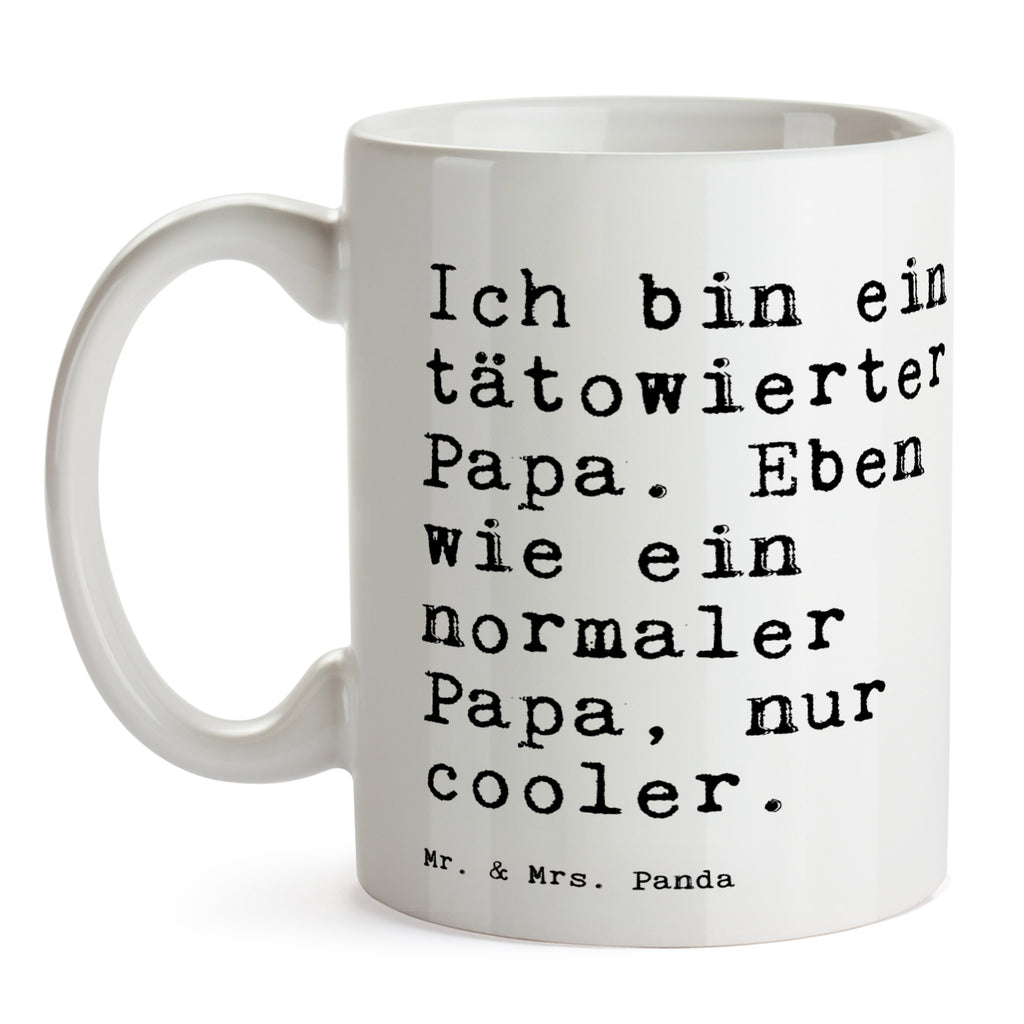 Tasse Sprüche und Zitate Ich bin ein tätowierter Papa. Eben wie ein normaler Papa, nur cooler. Spruch Sprüche Weisheiten Zitate Lustig Weisheit Worte Becher, Kaffeetasse, Kaffeebecher, Tee, Frühstück, Büro Papa, cooler Vater, tätowiert, Tattoos, Vatertag, Geschenk Männer, Geschenk Papa, Geschenk Vater, bester Vater, Familie, Mann Spruch, Sprüche, lustig, Weisheiten, Zitate