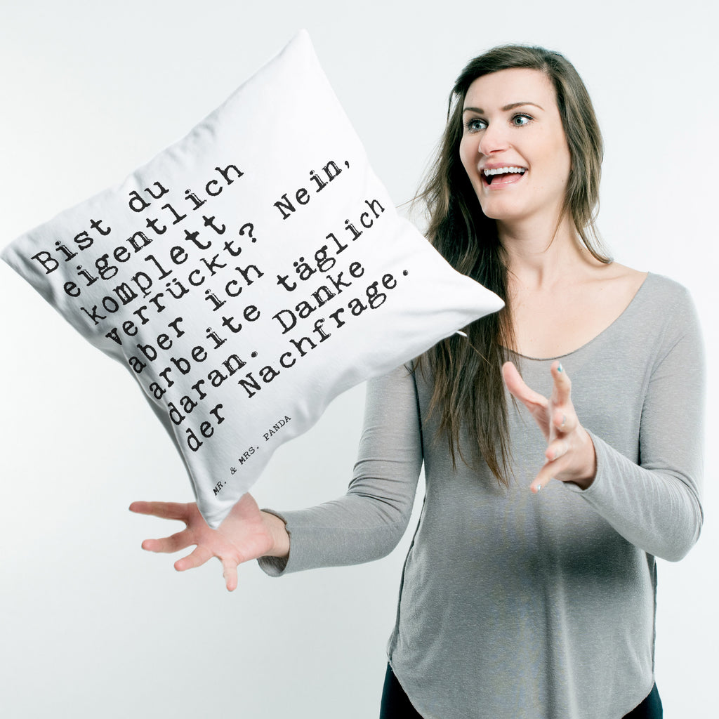 40x40 Kissen Sprüche und Zitate Bist du eigentlich komplett verrückt? Nein, aber ich arbeite täglich daran. Danke der Nachfrage. Kissenhülle, Kopfkissen, Sofakissen, Dekokissen, Motivkissen, Spruch, Sprüche, lustig, Weisheiten, Zitate, Spruch Sprüche Weisheiten Zitate Lustig Weisheit Worte