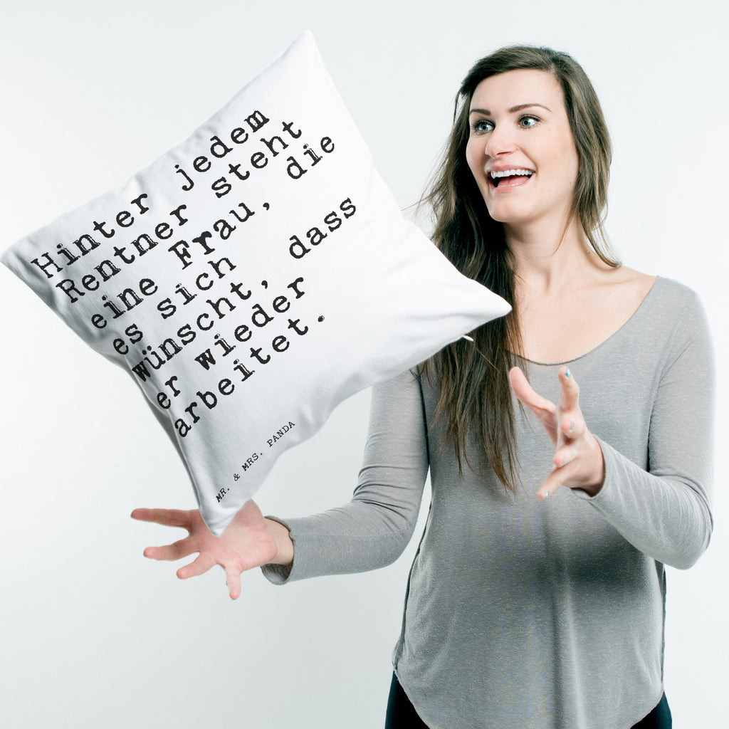 40x40 Kissen Sprüche und Zitate Hinter jedem Rentner steht eine Frau, die es sich wünscht, dass er wieder arbeitet. Kissenhülle, Kopfkissen, Sofakissen, Dekokissen, Motivkissen, Spruch, Sprüche, lustig, Weisheiten, Zitate, Spruch Sprüche Weisheiten Zitate Lustig Weisheit Worte