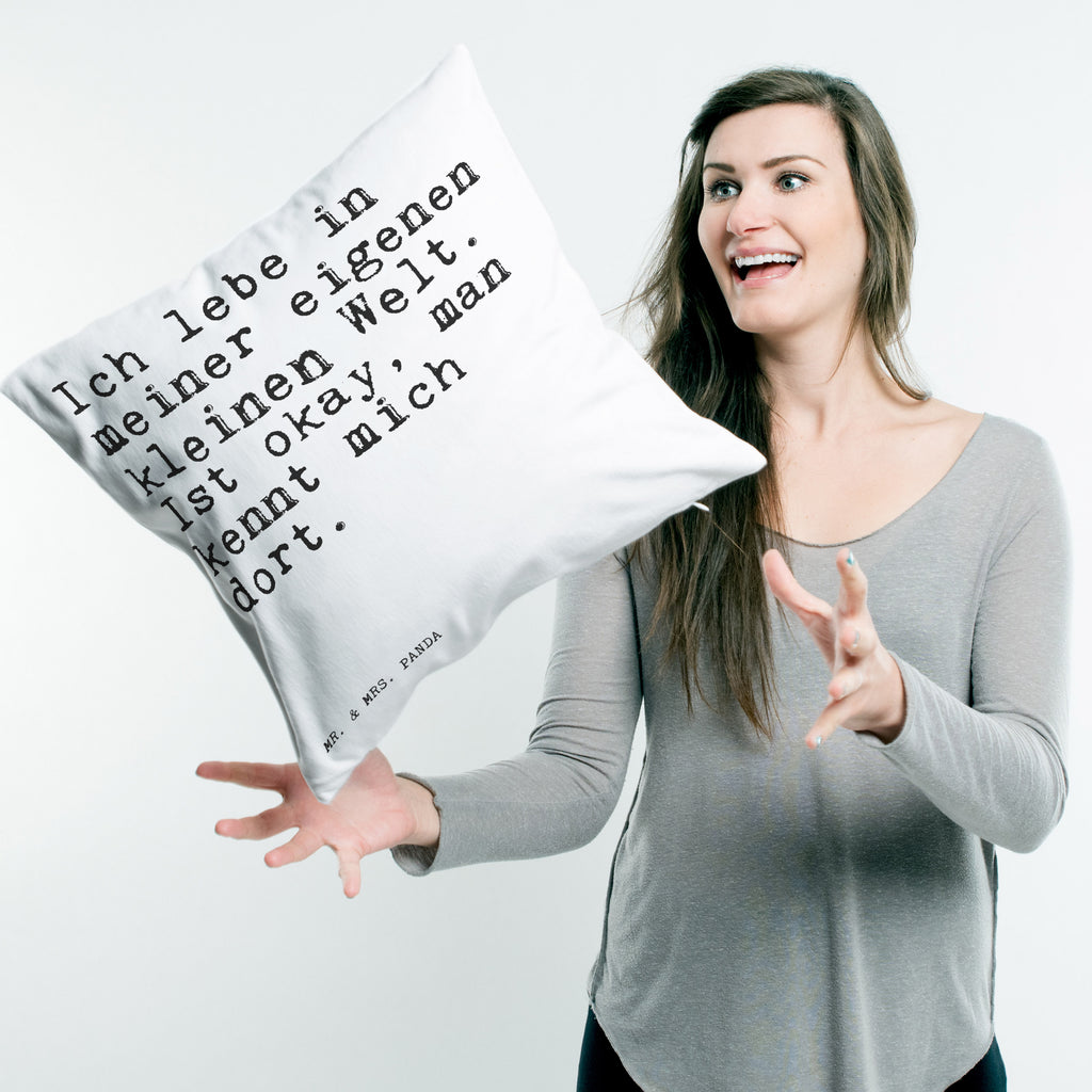 40x40 Kissen Sprüche und Zitate Ich lebe in meiner eigenen kleinen Welt. Ist okay, man kennt mich dort. Kissenhülle, Kopfkissen, Sofakissen, Dekokissen, Motivkissen, Spruch, Sprüche, lustig, Weisheiten, Zitate, Spruch Sprüche Weisheiten Zitate Lustig Weisheit Worte
