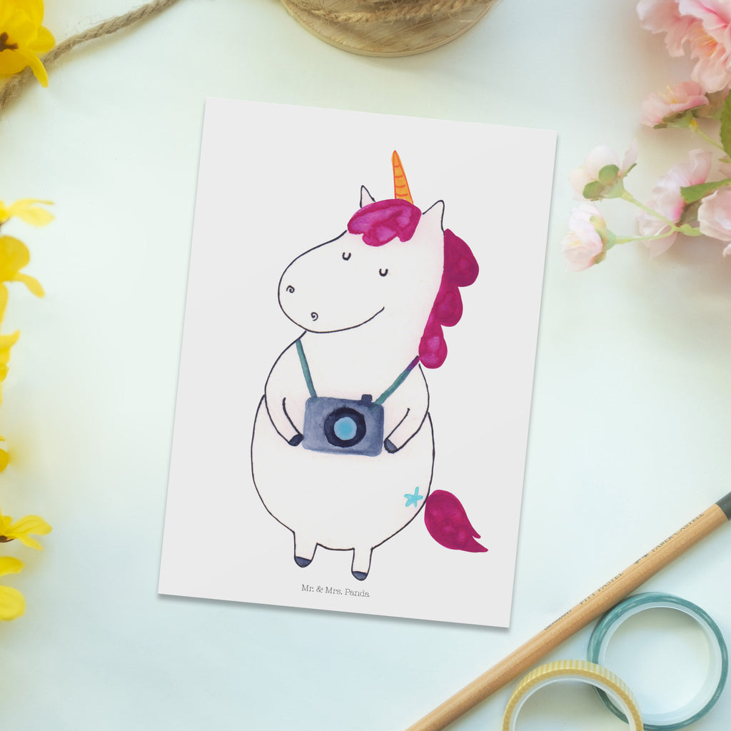 Postkarte Einhorn Fotograf Geschenkkarte, Grußkarte, Karte, Einladung, Ansichtskarte, Geburtstagskarte, Einladungskarte, Dankeskarte, Einhorn, Einhörner, Einhorn Deko, Pegasus, Unicorn, Fotograf, Fotografie, Kamera, Reisen, Weltreise, Weltenbummler, Urlaub, Tourist, Kurztrip, Reise, Städtereise
