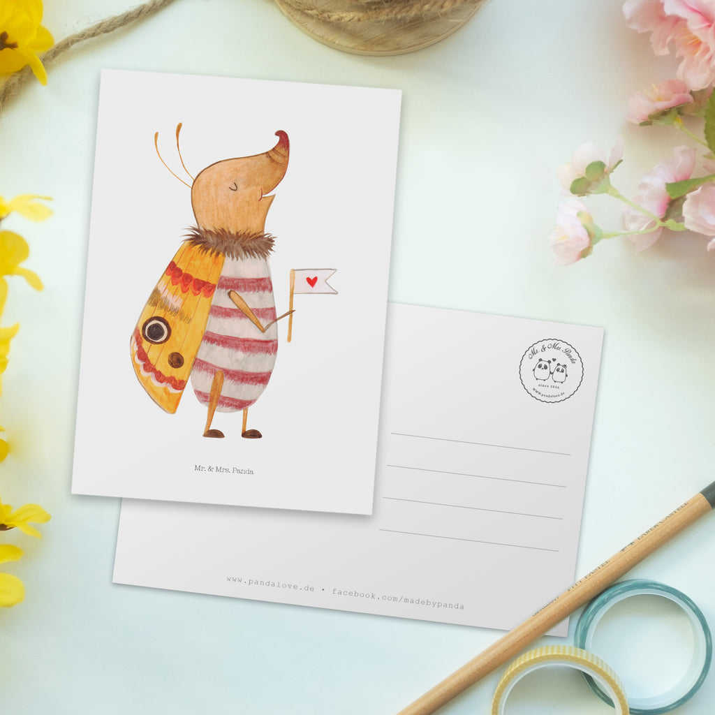 Postkarte Nachtfalter mit Fähnchen Geschenkkarte, Grußkarte, Karte, Einladung, Ansichtskarte, Geburtstagskarte, Einladungskarte, Dankeskarte, Tiermotive, Gute Laune, lustige Sprüche, Tiere, Nachtfalter, Käfer, Spruch lustig, Spruch witzig, süß, niedlich, Küche Deko, Was kostet die Welt