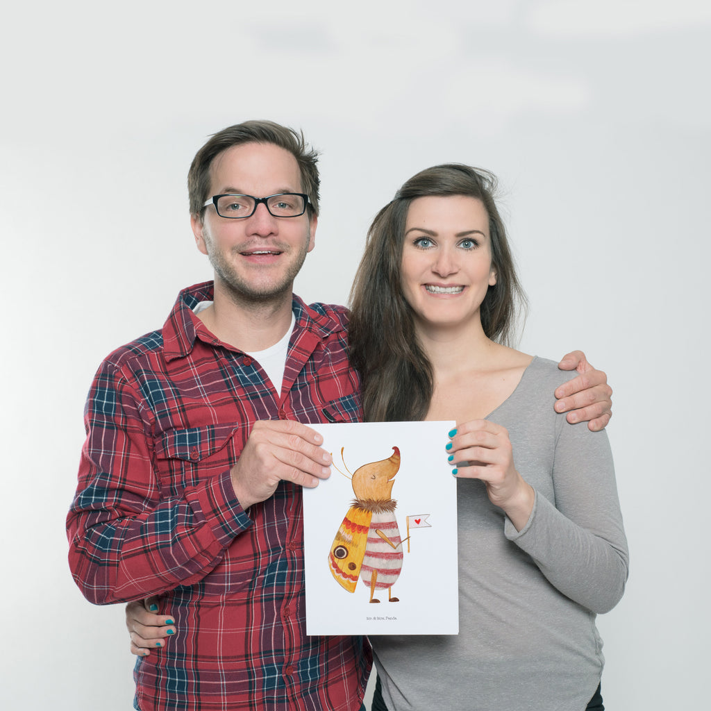 Poster Nachtfalter mit Fähnchen Poster, Wandposter, Bild, Wanddeko, Küchenposter, Kinderposter, Wanddeko Bild, Raumdekoration, Wanddekoration, Handgemaltes Poster, Mr. & Mrs. Panda Poster, Designposter, Kunstdruck, Posterdruck, Tiermotive, Gute Laune, lustige Sprüche, Tiere, Nachtfalter, Käfer, Spruch lustig, Spruch witzig, süß, niedlich, Küche Deko, Was kostet die Welt