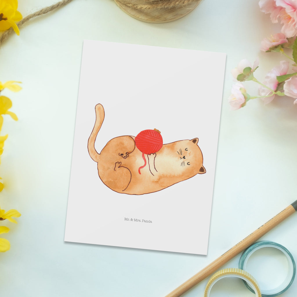Postkarte Katzen Wollknäul Geschenkkarte, Grußkarte, Karte, Einladung, Ansichtskarte, Geburtstagskarte, Einladungskarte, Dankeskarte, Katze, Katzenmotiv, Katzenfan, Katzendeko, Katzenfreund, Katzenliebhaber, Katzenprodukte, Katzenartikel, Katzenaccessoires, Katzensouvenirs, Katzenliebhaberprodukte, Katzenmotive, Katzen, Kater, Mietze, Cat, Cats, Katzenhalter, Katzenbesitzerin, Haustier, Wollknäuel, Wolle, Spielen, Spiel, verspielt