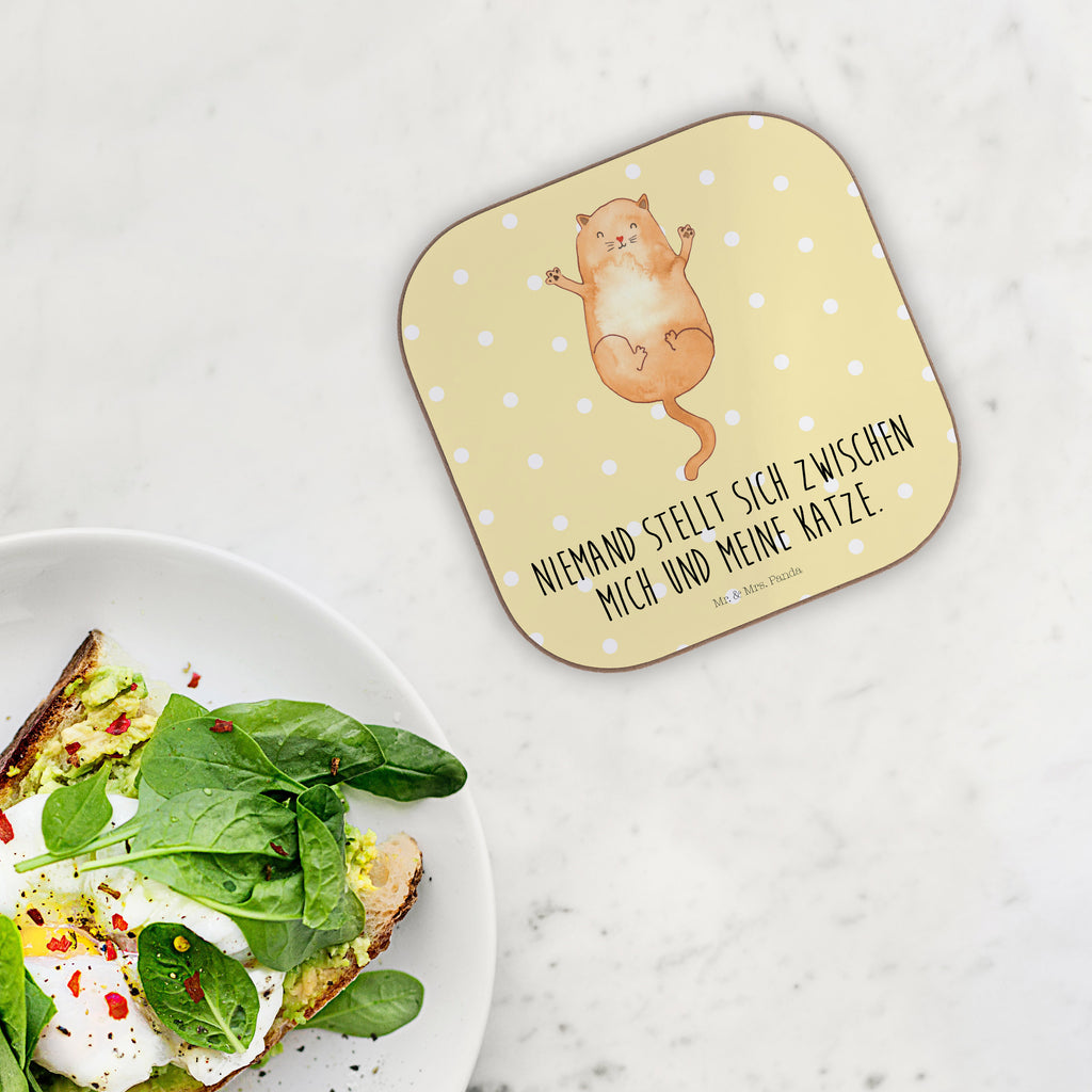 Quadratische Untersetzer Katzen Umarmen Bierdeckel, Glasuntersetzer, Untersetzer Gläser, Getränkeuntersetzer, Katze, Katzenmotiv, Katzenfan, Katzendeko, Katzenfreund, Katzenliebhaber, Katzenprodukte, Katzenartikel, Katzenaccessoires, Katzensouvenirs, Katzenliebhaberprodukte, Katzenmotive, Katzen, Kater, Mietze, Cat, Cats, Katzenhalter, Katzenbesitzerin, Haustier, Freundin, Freunde, beste Freunde, Liebe, Katzenliebe, Familie