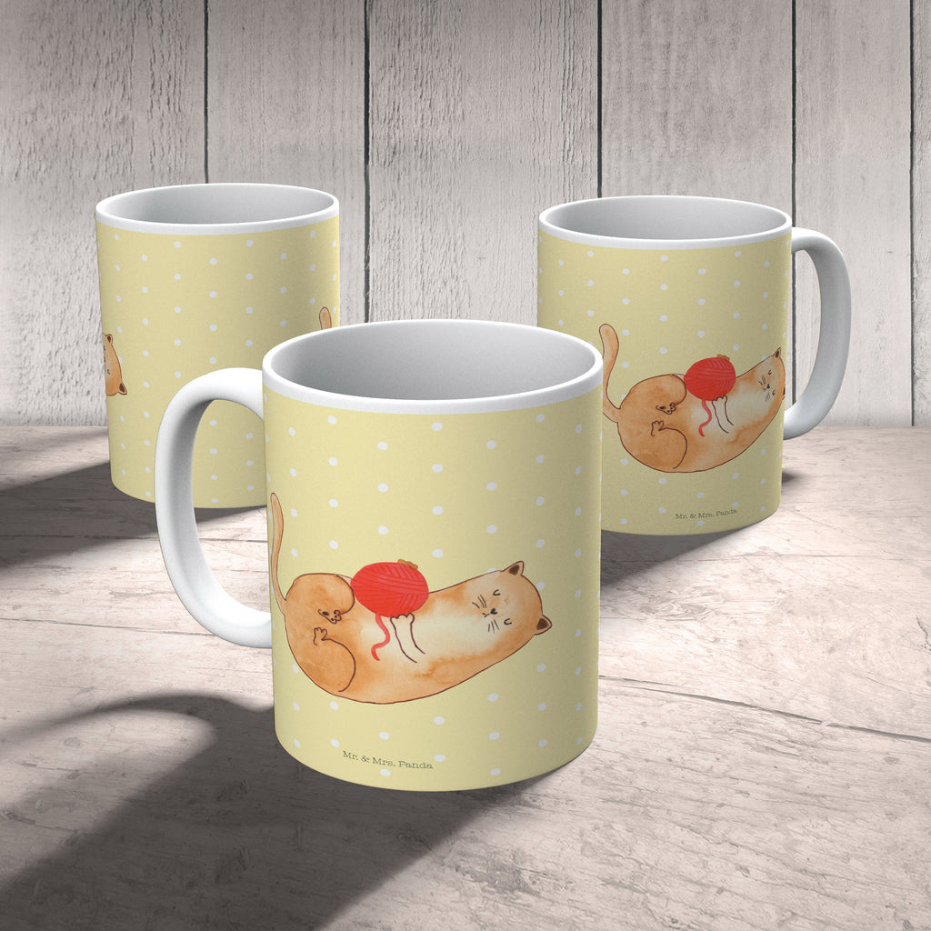 Tasse Katzen Wollknäul Katzen, Katze, Kater, Mietze, Cat, Cats, Katzenhalter, Katzenbesitzerin, Haustier, Wollknäuel, Wolle, Spielen, Spiel, verspielt,	 Becher, Kaffeetasse, Kaffeebecher, Tee, Frühstück, Büro  Katze, Katzenmotiv, Katzenfan, Katzendeko, Katzenfreund, Katzenliebhaber, Katzenprodukte, Katzenartikel, Katzenaccessoires, Katzensouvenirs, Katzenliebhaberprodukte, Katzenmotive