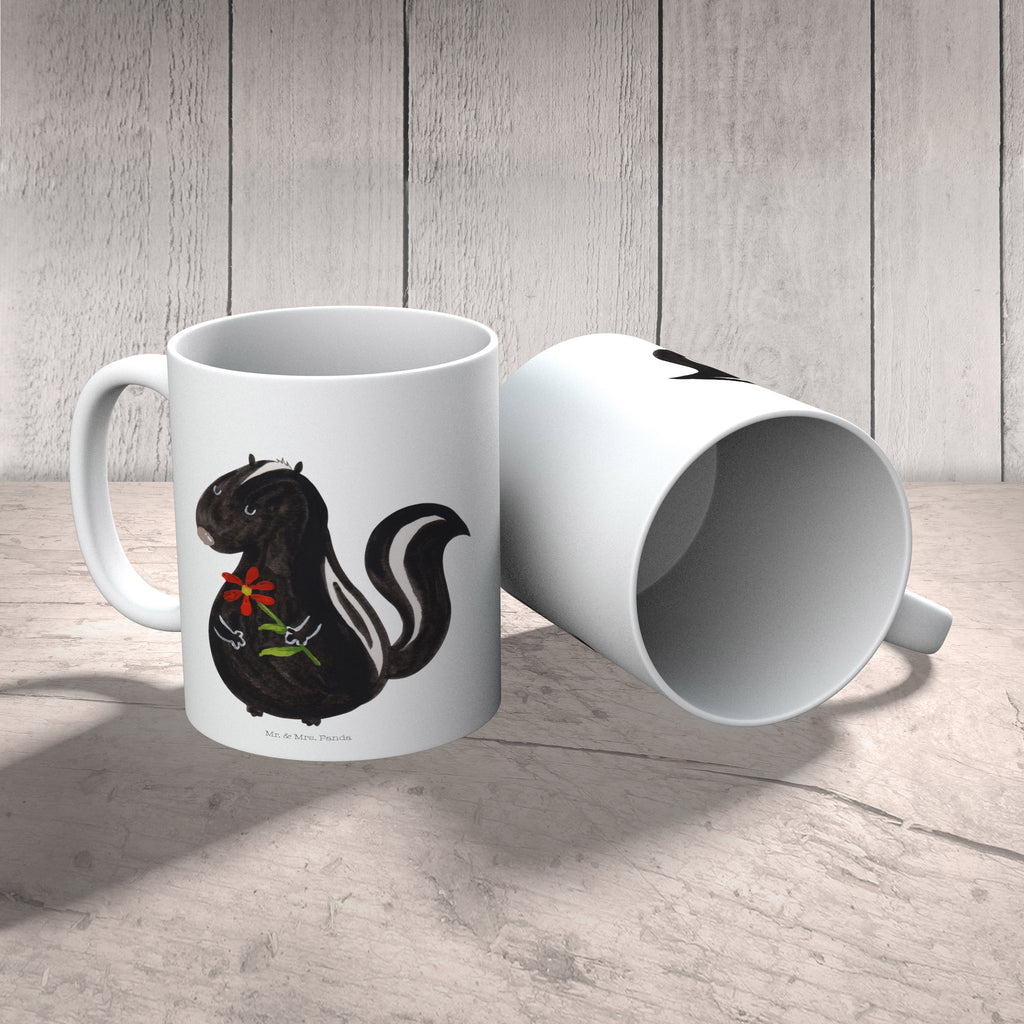 Tasse Stinktier Blume Stinktier, Skunk, Wildtier, Raubtier, Stinker, Stinki, Tagträumer, verträumt, Dreams, Träume Becher, Kaffeetasse, Kaffeebecher, Tee, Frühstück, Büro  Stinktier, Skunk