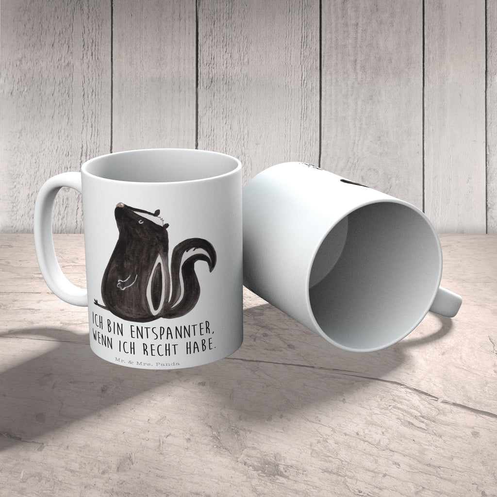 Tasse Stinktier sitzend Stinktier, Skunk, Wildtier, Raubtier, Stinker, Stinki, Spruch, Büro, Recht, Besserwisser, Becher, Kaffeetasse, Kaffeebecher, Tee, Frühstück, Büro  Stinktier, Skunk