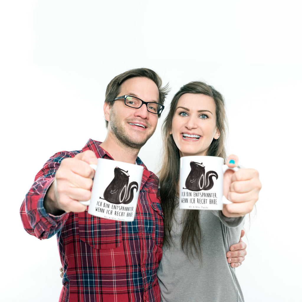 Tasse Stinktier sitzend Stinktier, Skunk, Wildtier, Raubtier, Stinker, Stinki, Spruch, Büro, Recht, Besserwisser, Becher, Kaffeetasse, Kaffeebecher, Tee, Frühstück, Büro  Stinktier, Skunk
