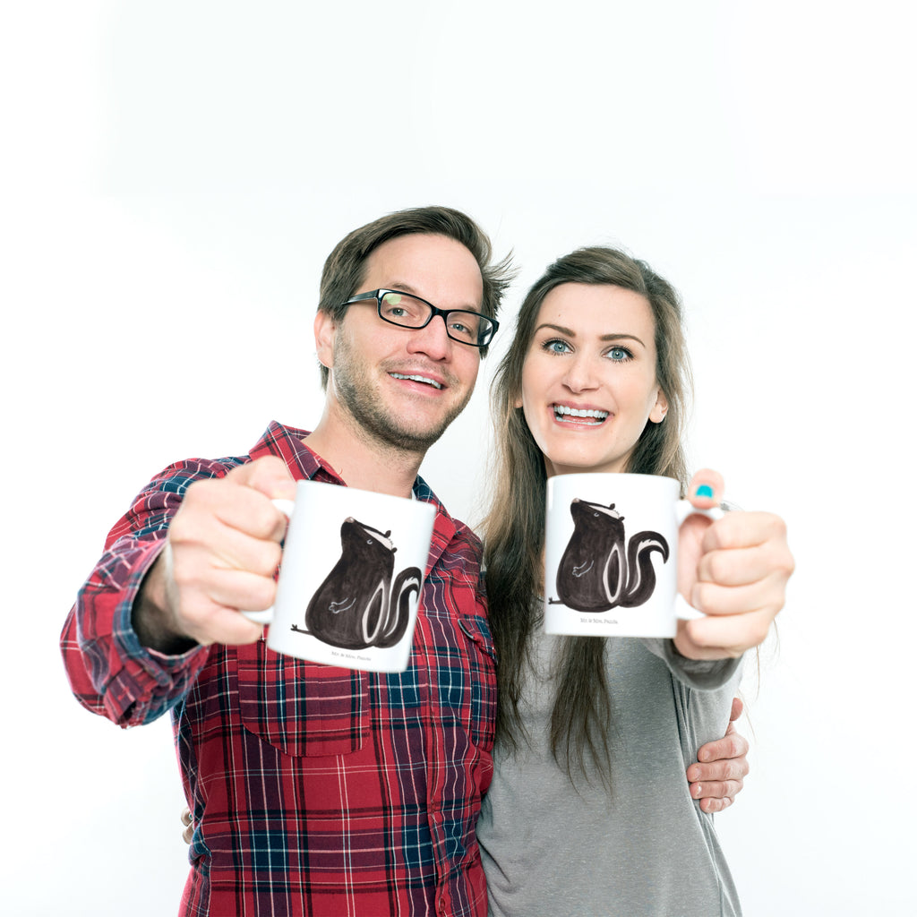 Tasse Stinktier sitzend Stinktier, Skunk, Wildtier, Raubtier, Stinker, Stinki, Spruch, Büro, Recht, Besserwisser, Becher, Kaffeetasse, Kaffeebecher, Tee, Frühstück, Büro  Stinktier, Skunk
