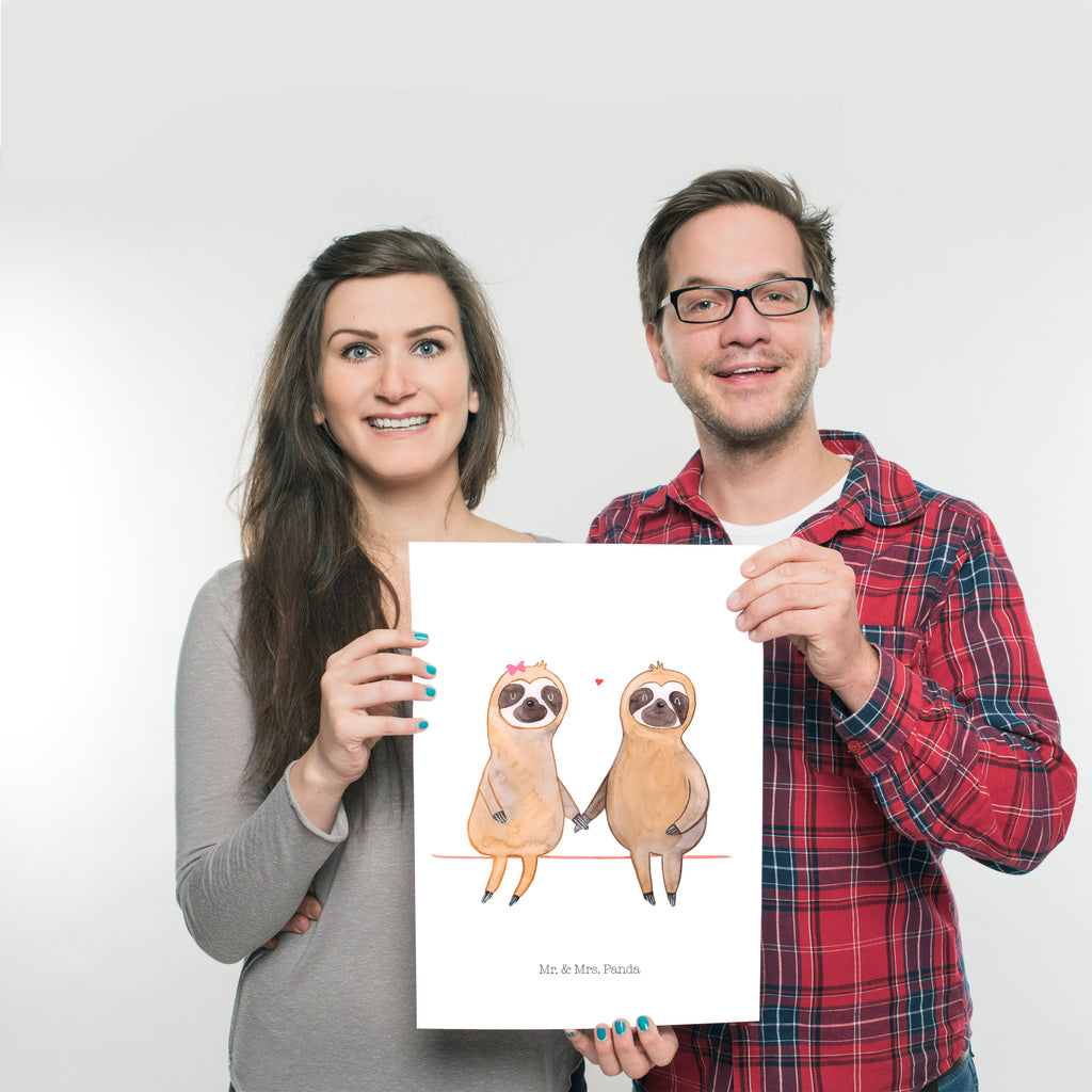 Poster Faultier Pärchen Poster, Wandposter, Bild, Wanddeko, Küchenposter, Kinderposter, Wanddeko Bild, Raumdekoration, Wanddekoration, Handgemaltes Poster, Mr. & Mrs. Panda Poster, Designposter, Kunstdruck, Posterdruck, Faultier, Faultier Geschenk, Faultier Deko, Faultiere, faul, Lieblingstier, Liebe, Liebespaar, Faultierliebe, Faultierpärchen, verliebt, verlobt, gemeinsam, relaxen, Pärchen, Beziehung, Langsamkeit