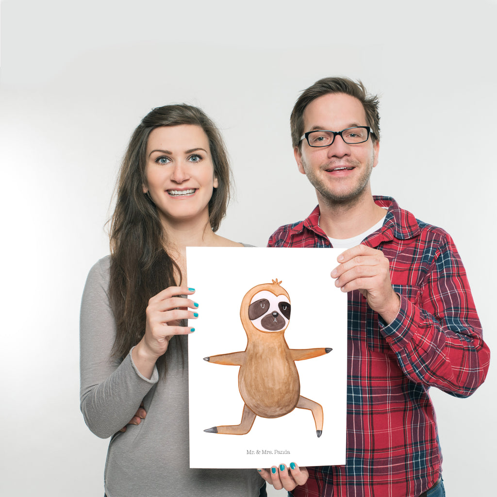 Poster Faultier  Yoga Poster, Wandposter, Bild, Wanddeko, Küchenposter, Kinderposter, Wanddeko Bild, Raumdekoration, Wanddekoration, Handgemaltes Poster, Mr. & Mrs. Panda Poster, Designposter, Kunstdruck, Posterdruck, Faultier, Faultier Geschenk, Faultier Deko, Faultiere, faul, Lieblingstier, Yoga, Namaste, Krieger, Yogaübungen, Meditation, Atmung, Gelassenheit, Entspannung