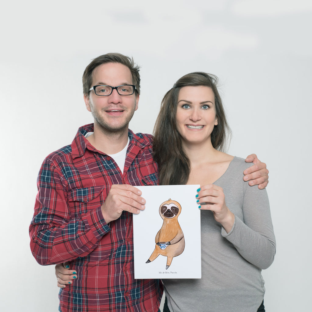 Poster Faultier Kaffee Poster, Wandposter, Bild, Wanddeko, Küchenposter, Kinderposter, Wanddeko Bild, Raumdekoration, Wanddekoration, Handgemaltes Poster, Mr. & Mrs. Panda Poster, Designposter, Kunstdruck, Posterdruck, Faultier, Faultier Geschenk, Faultier Deko, Faultiere, faul, Lieblingstier, Kaffee, erster Kaffee, Morgenmuffel, Frühaufsteher, Kaffeetasse, Genießer, Coffee, Kaffeegetränk