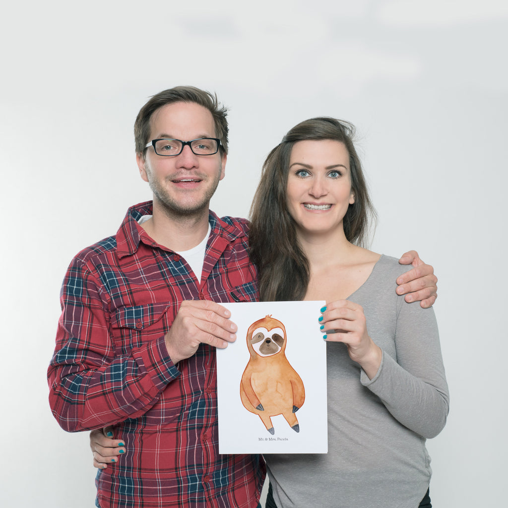 Poster Faultier Zufrieden Poster, Wandposter, Bild, Wanddeko, Küchenposter, Kinderposter, Wanddeko Bild, Raumdekoration, Wanddekoration, Handgemaltes Poster, Mr. & Mrs. Panda Poster, Designposter, Kunstdruck, Posterdruck, Faultier, Faultier Geschenk, Faultier Deko, Faultiere, faul, Lieblingstier, Pause, relaxen, Glück, glücklich, zufrieden, happy, Zufriedenheit, Gelassenheit, Ruhe, Frieden