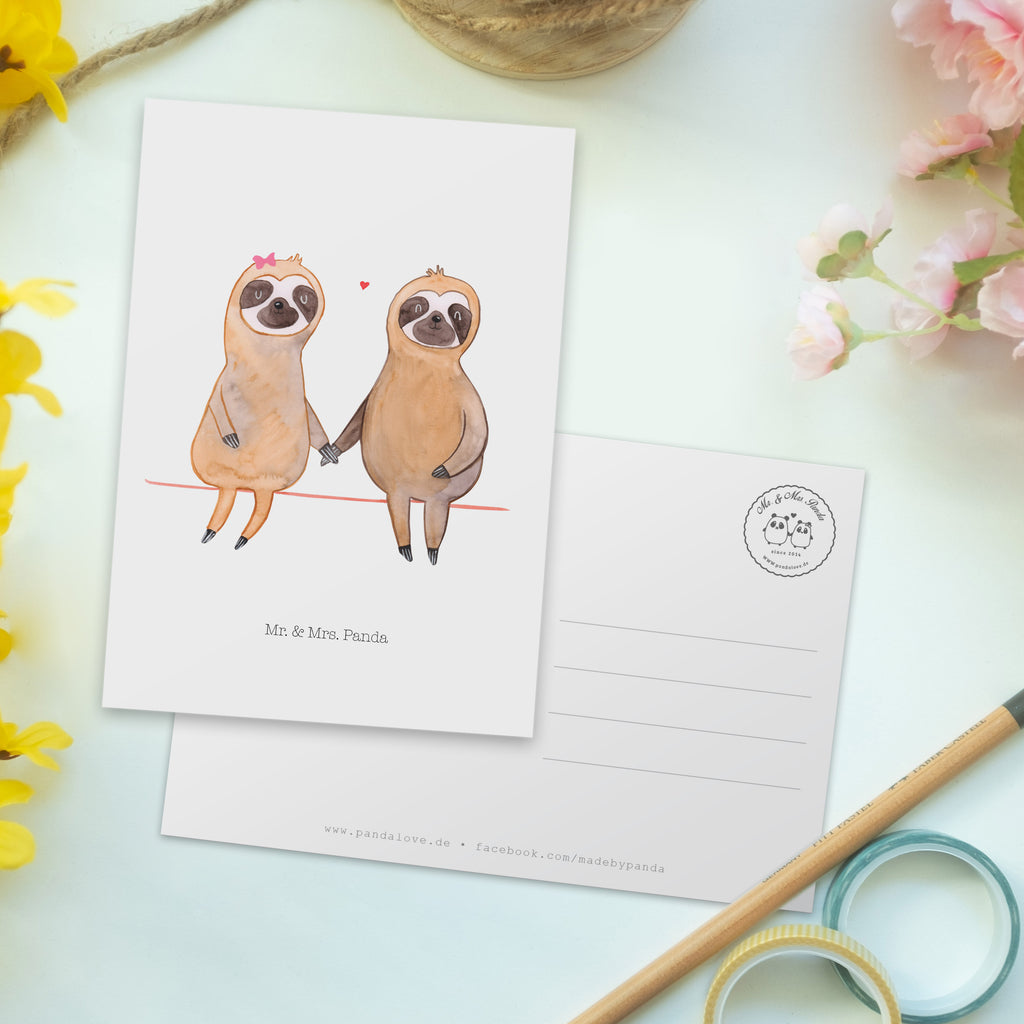 Postkarte Faultier Pärchen Geschenkkarte, Grußkarte, Karte, Einladung, Ansichtskarte, Geburtstagskarte, Einladungskarte, Dankeskarte, Faultier, Faultier Geschenk, Faultier Deko, Faultiere, faul, Lieblingstier, Liebe, Liebespaar, Faultierliebe, Faultierpärchen, verliebt, verlobt, gemeinsam, relaxen, Pärchen, Beziehung, Langsamkeit