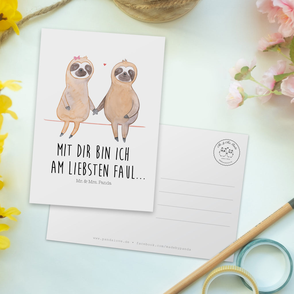 Postkarte Faultier Pärchen Geschenkkarte, Grußkarte, Karte, Einladung, Ansichtskarte, Geburtstagskarte, Einladungskarte, Dankeskarte, Faultier, Faultier Geschenk, Faultier Deko, Faultiere, faul, Lieblingstier, Liebe, Liebespaar, Faultierliebe, Faultierpärchen, verliebt, verlobt, gemeinsam, relaxen, Pärchen, Beziehung, Langsamkeit