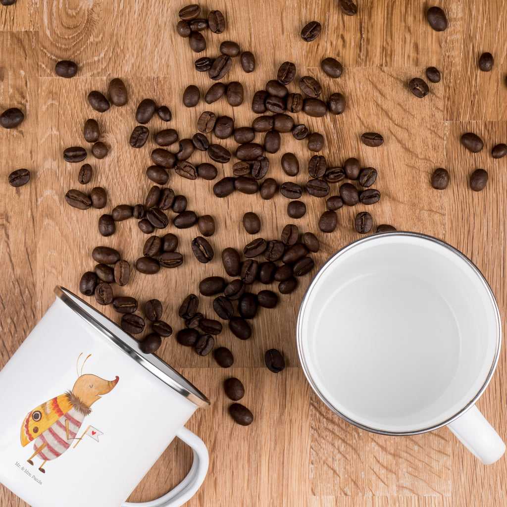 Camping Emaille Tasse Nachtfalter mit Fähnchen Campingtasse, Trinkbecher, Metalltasse, Outdoor Tasse, Emaille Trinkbecher, Blechtasse Outdoor, Emaille Campingbecher, Edelstahl Trinkbecher, Metalltasse für Camping, Kaffee Blechtasse, Camping Tasse Metall, Tiermotive, Gute Laune, lustige Sprüche, Tiere, Nachtfalter, Käfer, Spruch lustig, Spruch witzig, süß, niedlich, Küche Deko, Was kostet die Welt