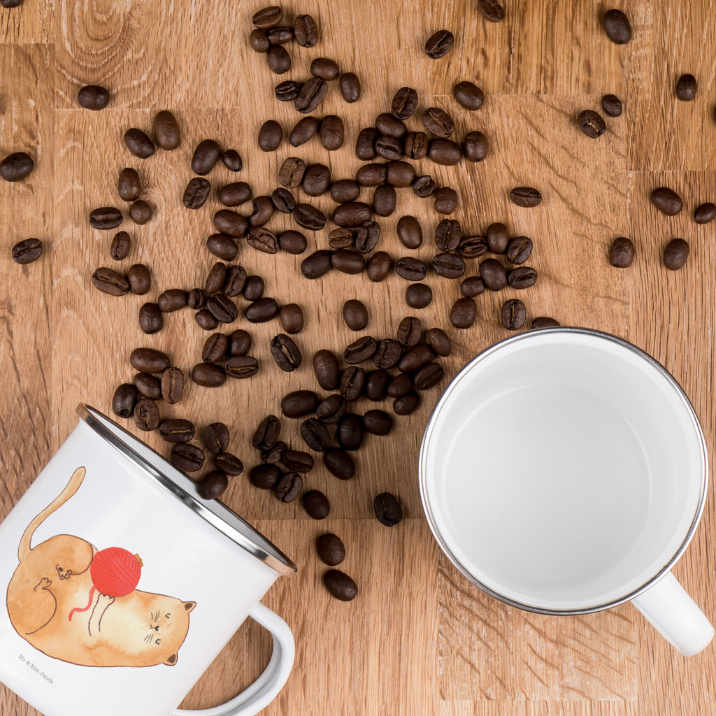Camping Emaille Tasse Katzen Wollknäul Campingtasse, Trinkbecher, Metalltasse, Outdoor Tasse, Emaille Trinkbecher, Blechtasse Outdoor, Emaille Campingbecher, Edelstahl Trinkbecher, Metalltasse für Camping, Kaffee Blechtasse, Camping Tasse Metall, Katze, Katzenmotiv, Katzenfan, Katzendeko, Katzenfreund, Katzenliebhaber, Katzenprodukte, Katzenartikel, Katzenaccessoires, Katzensouvenirs, Katzenliebhaberprodukte, Katzenmotive, Katzen, Kater, Mietze, Cat, Cats, Katzenhalter, Katzenbesitzerin, Haustier, Wollknäuel, Wolle, Spielen, Spiel, verspielt