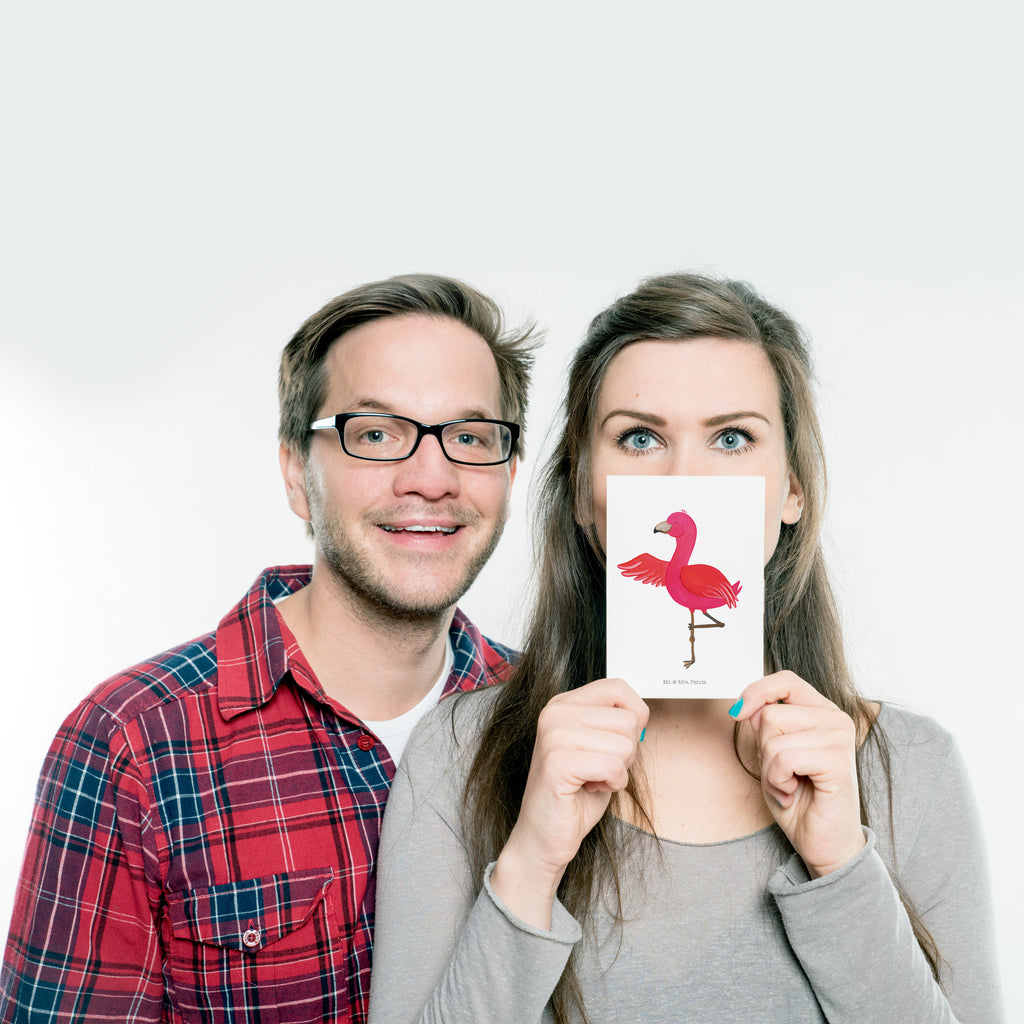 Postkarte Flamingo Yoga Geschenkkarte, Grußkarte, Karte, Einladung, Ansichtskarte, Geburtstagskarte, Einladungskarte, Dankeskarte, Flamingo, Vogel, Yoga, Namaste, Achtsamkeit, Yoga-Übung, Entspannung, Ärger, Aufregen, Tiefenentspannung