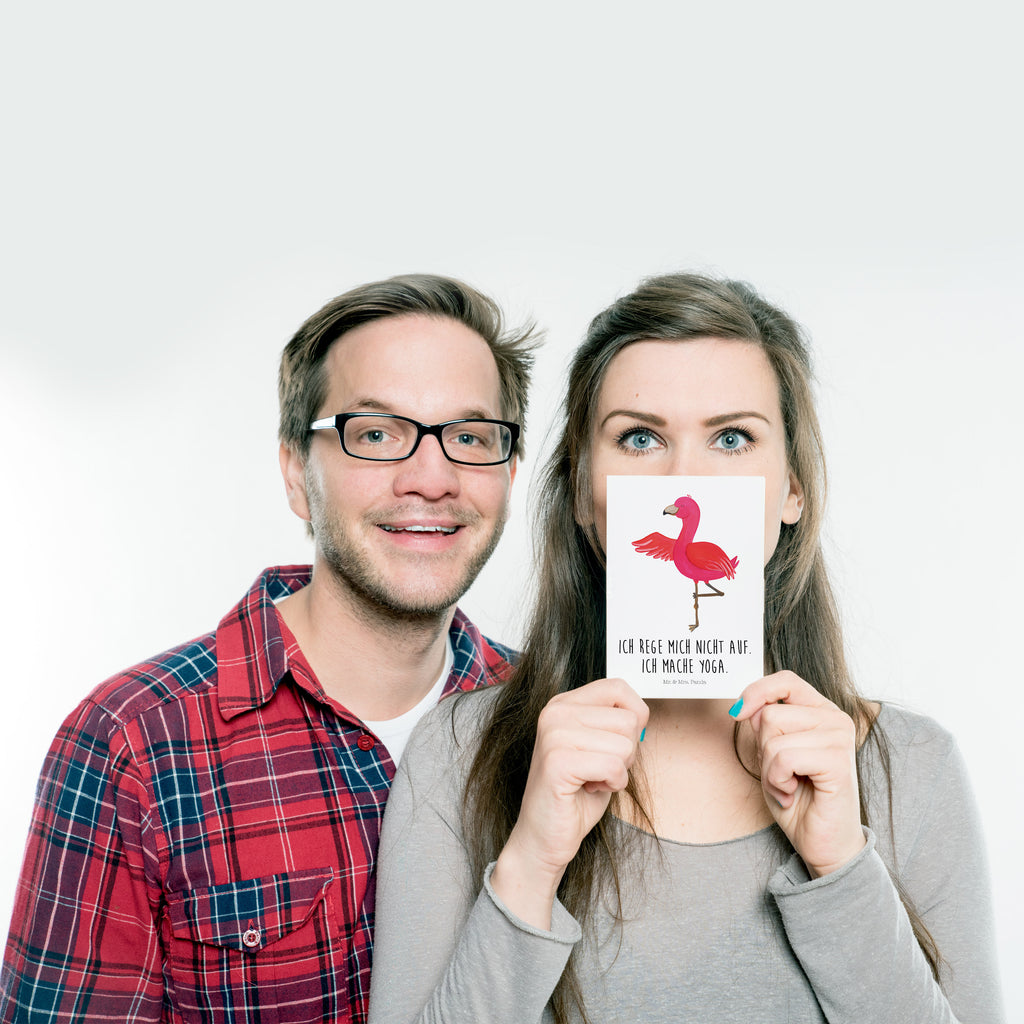 Postkarte Flamingo Yoga Geschenkkarte, Grußkarte, Karte, Einladung, Ansichtskarte, Geburtstagskarte, Einladungskarte, Dankeskarte, Flamingo, Vogel, Yoga, Namaste, Achtsamkeit, Yoga-Übung, Entspannung, Ärger, Aufregen, Tiefenentspannung