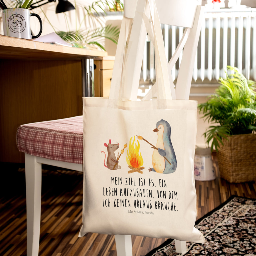 Tragetasche Pinguin Lagerfeuer Beuteltasche, Beutel, Einkaufstasche, Jutebeutel, Stoffbeutel, Pinguin, Maus, Pinguine, Lagerfeuer, Leben, Arbeit, Job, Motivation, Büro, Büroalltag, Lebensspruch, Lebensmotivation, Neustart, Liebe, grillen, Feuer, Marshmallows