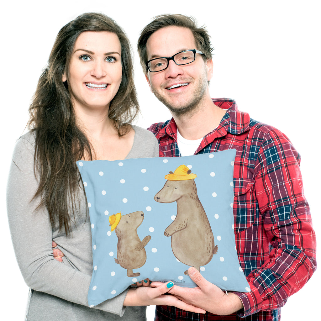 40x40 Kissen Bären mit Hut Kissenhülle, Kopfkissen, Sofakissen, Dekokissen, Motivkissen, Familie, Vatertag, Muttertag, Bruder, Schwester, Mama, Papa, Oma, Opa, Bär, Bären, Vater, Papi, Paps, Dad, Daddy, Lieblingsmensch, Sohn, Söhne, Kind, Kinder, Vater-Sohn, Family, Vorbild